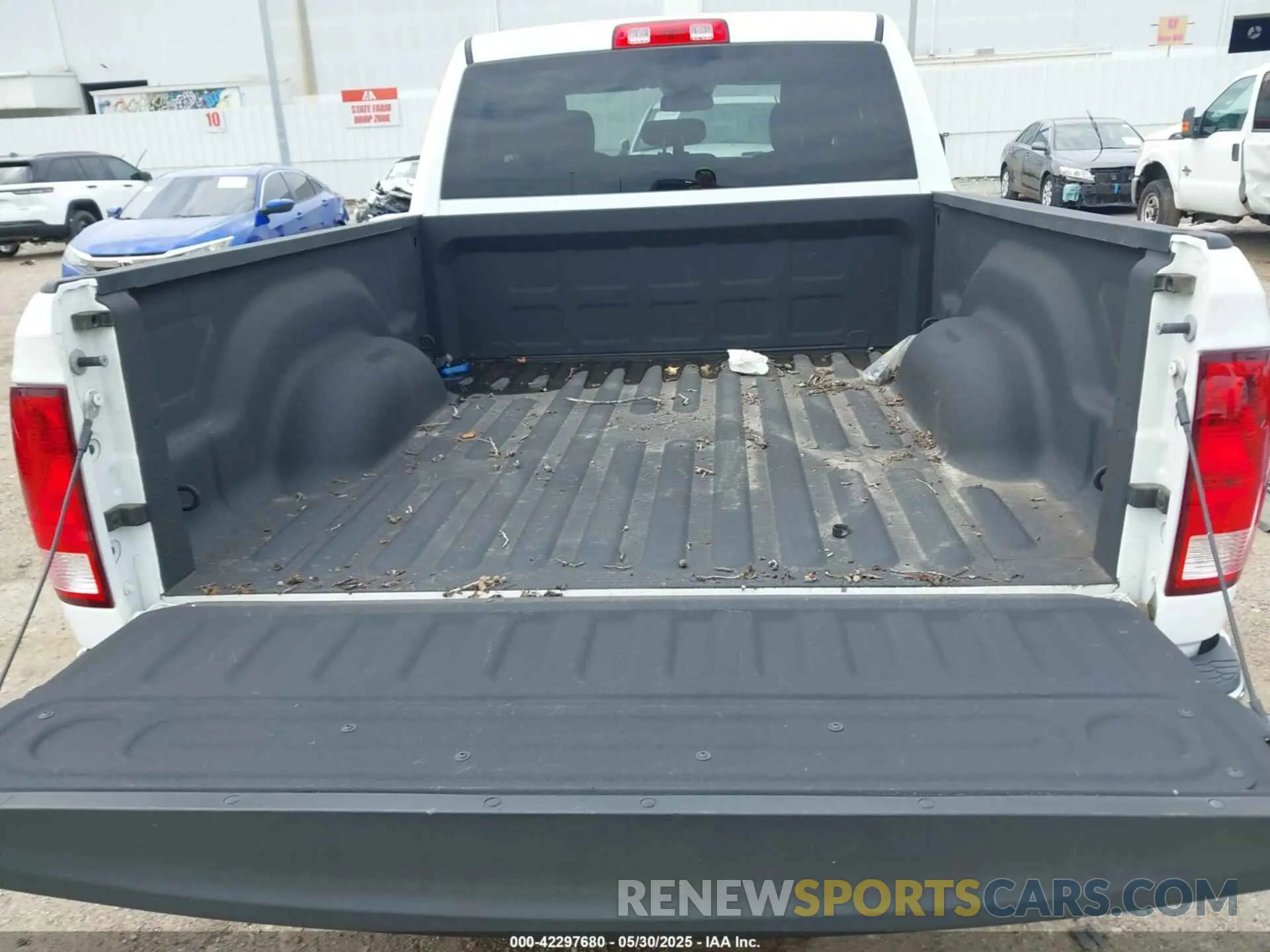18 Photograph of a damaged car 1C6RR6FG7LS152040 RAM 1500 CLASSIC 2020