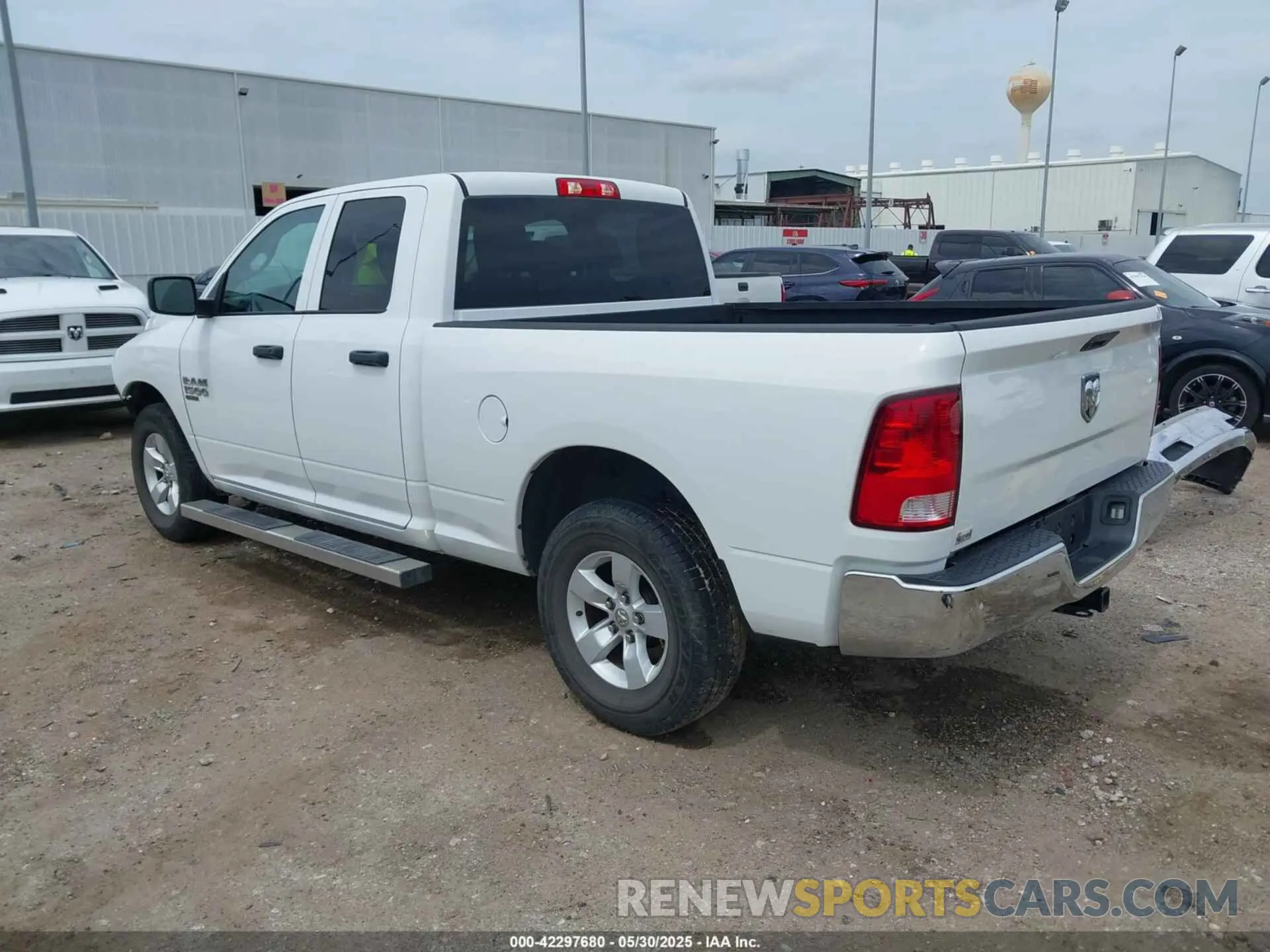 3 Photograph of a damaged car 1C6RR6FG7LS152040 RAM 1500 CLASSIC 2020