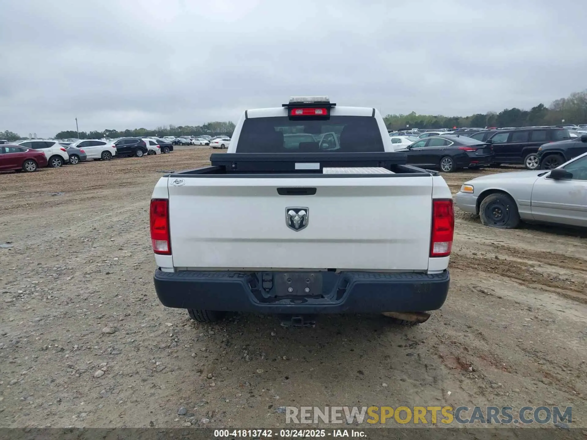 16 Photograph of a damaged car 1C6RR6FG9LS128953 RAM 1500 CLASSIC 2020