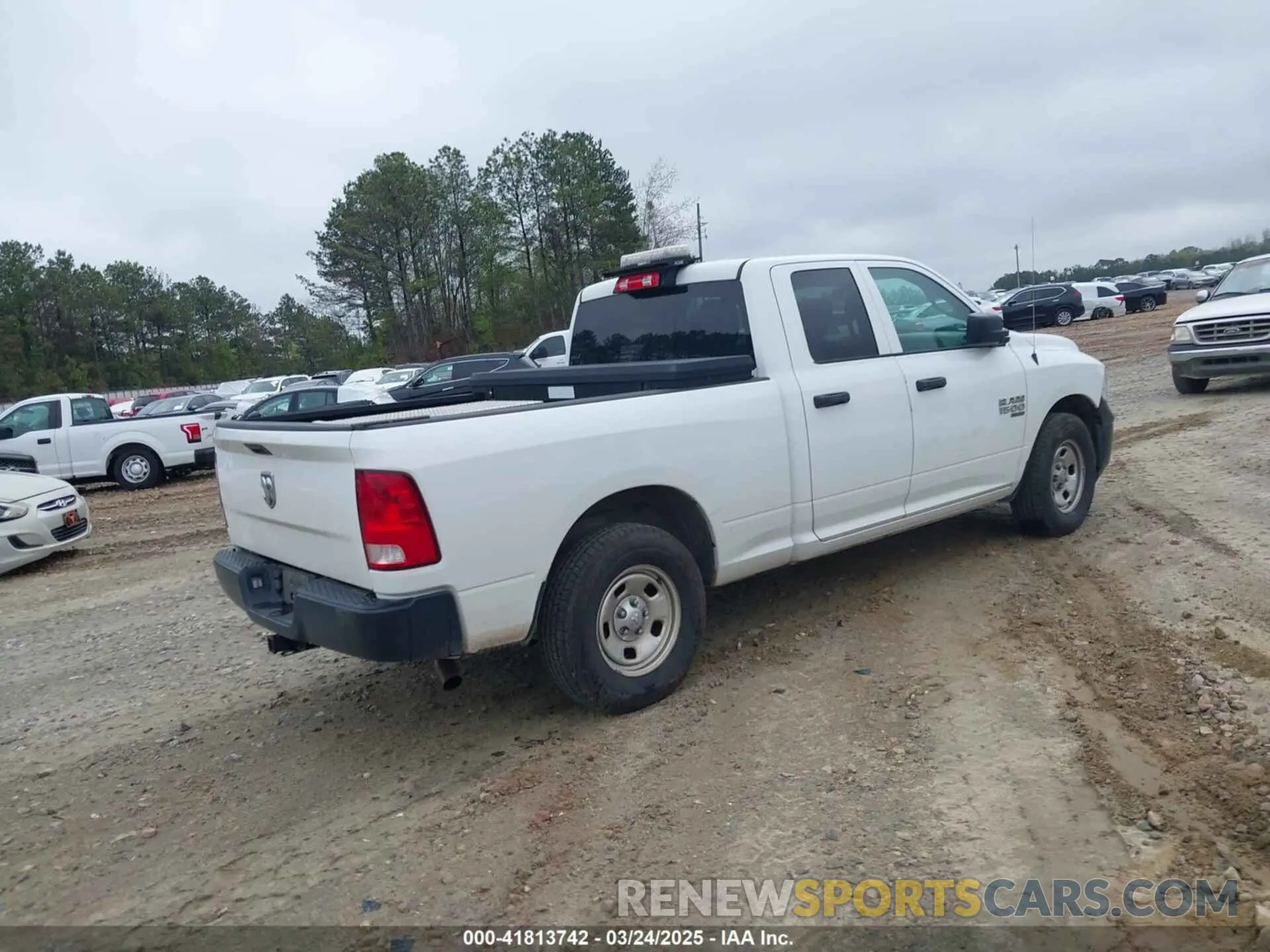 4 Photograph of a damaged car 1C6RR6FG9LS128953 RAM 1500 CLASSIC 2020