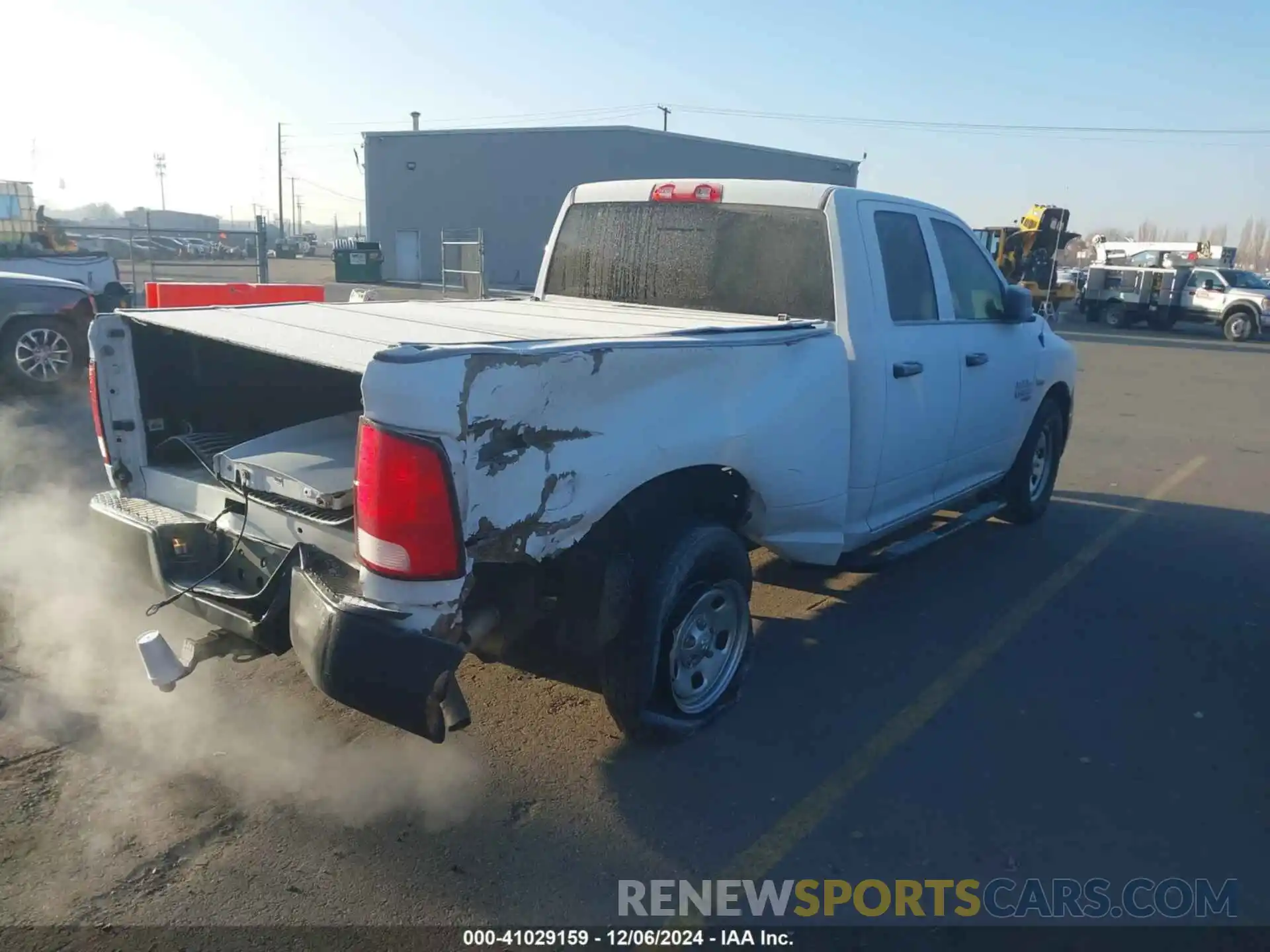 4 Photograph of a damaged car 1C6RR6FT3LS128623 RAM 1500 CLASSIC 2020