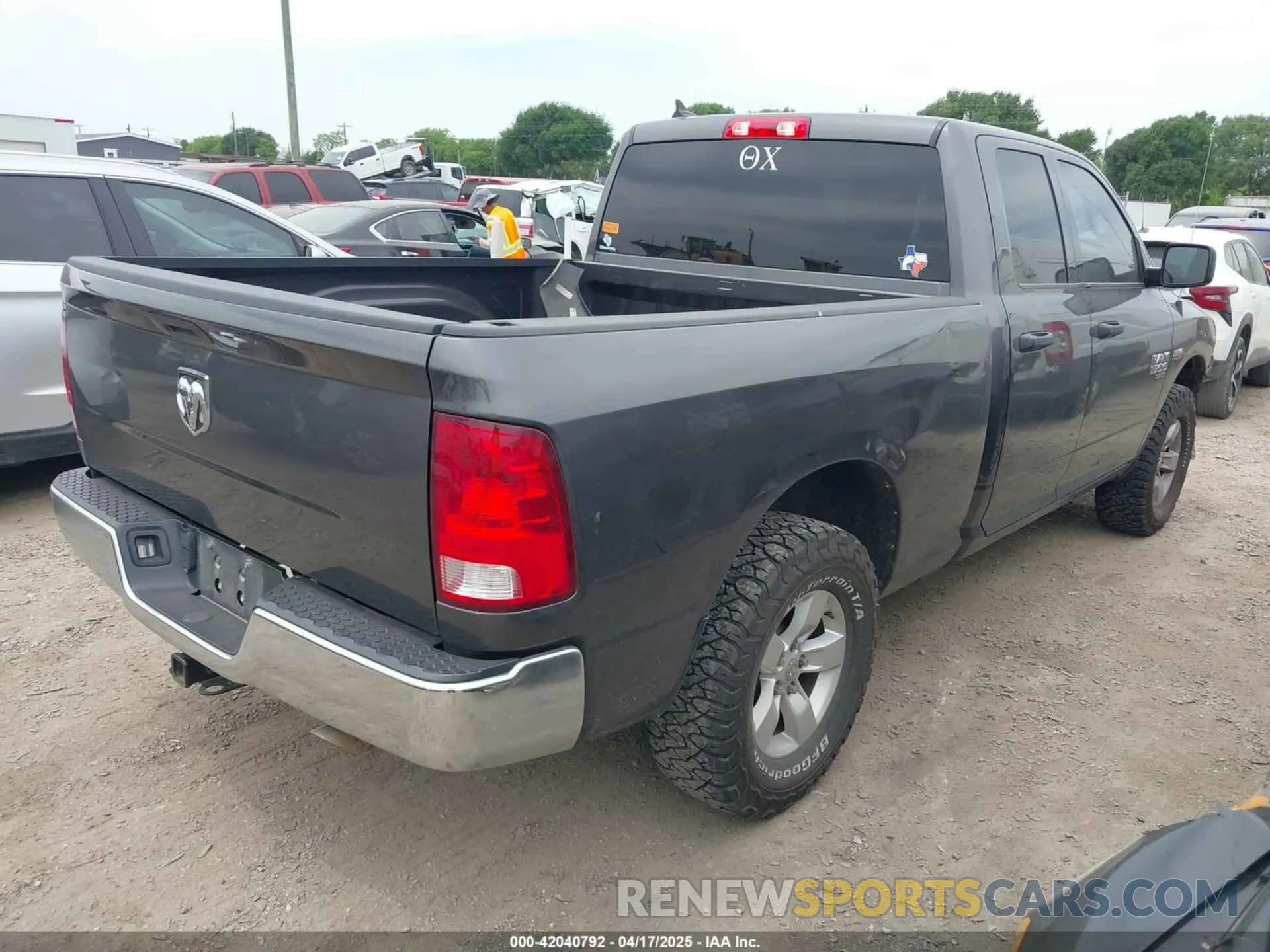 4 Photograph of a damaged car 1C6RR6FT7LS146154 RAM 1500 CLASSIC 2020