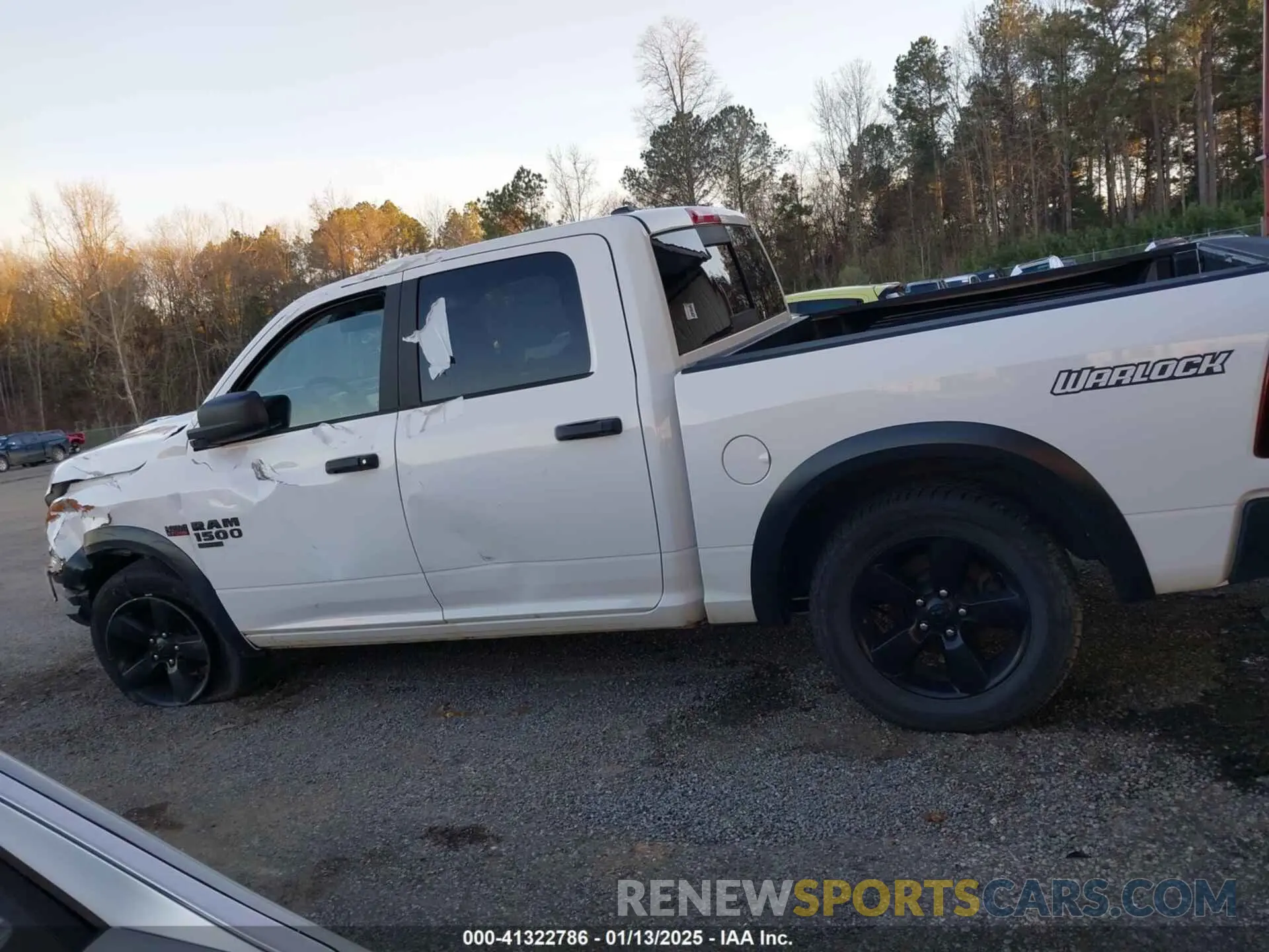 14 Photograph of a damaged car 1C6RR6LT8LS157622 RAM 1500 CLASSIC 2020