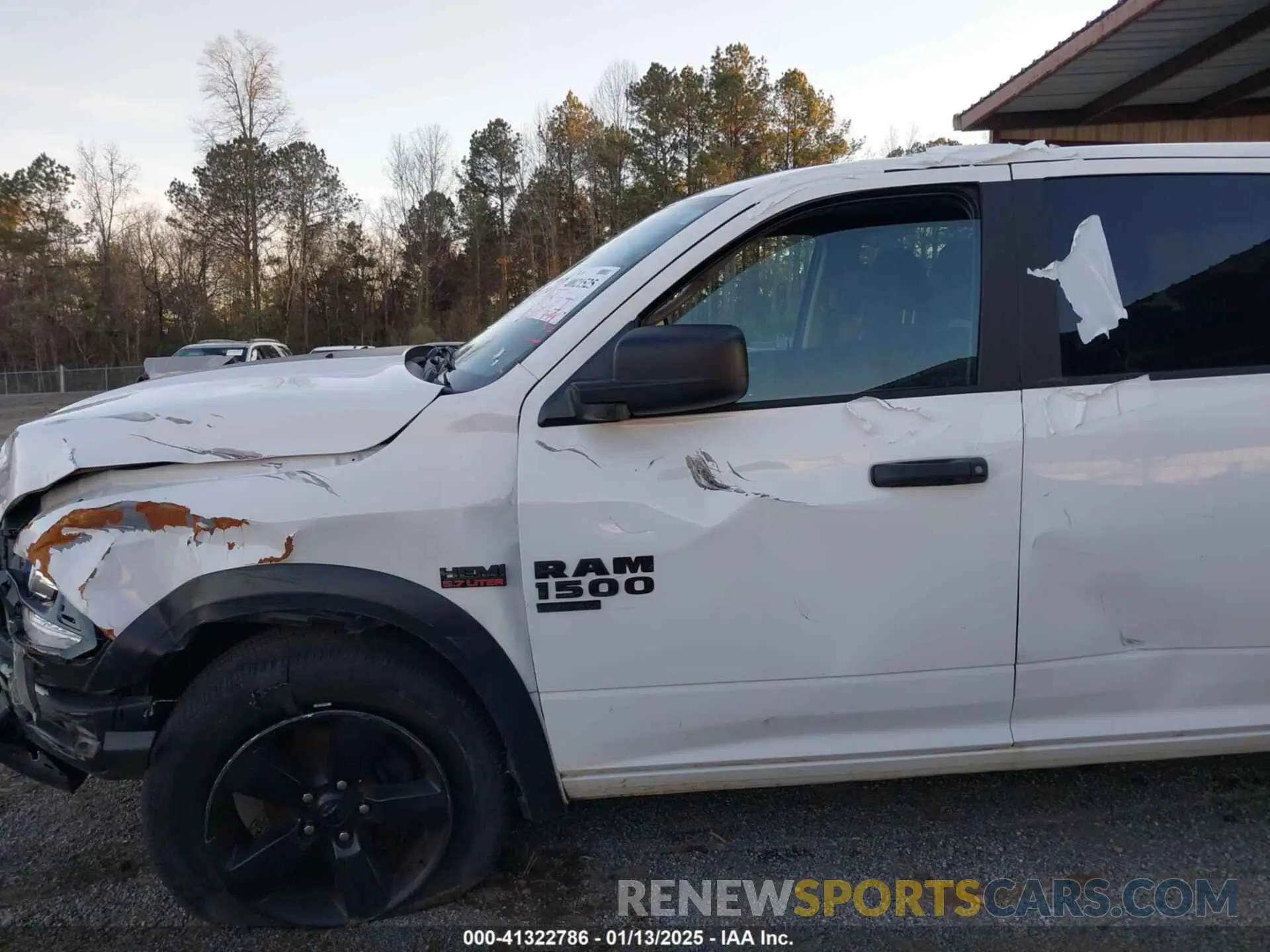 6 Photograph of a damaged car 1C6RR6LT8LS157622 RAM 1500 CLASSIC 2020