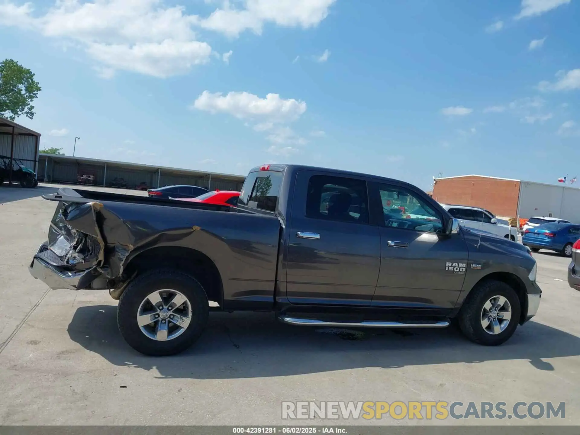 13 Photograph of a damaged car 1C6RR6TT0LS124145 RAM 1500 CLASSIC 2020