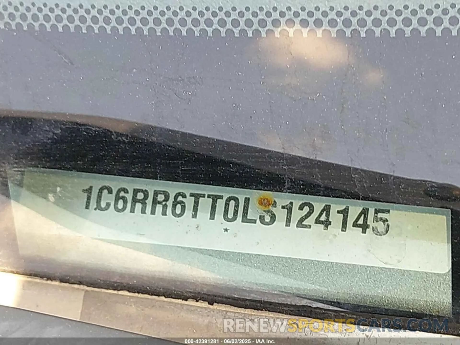 17 Photograph of a damaged car 1C6RR6TT0LS124145 RAM 1500 CLASSIC 2020
