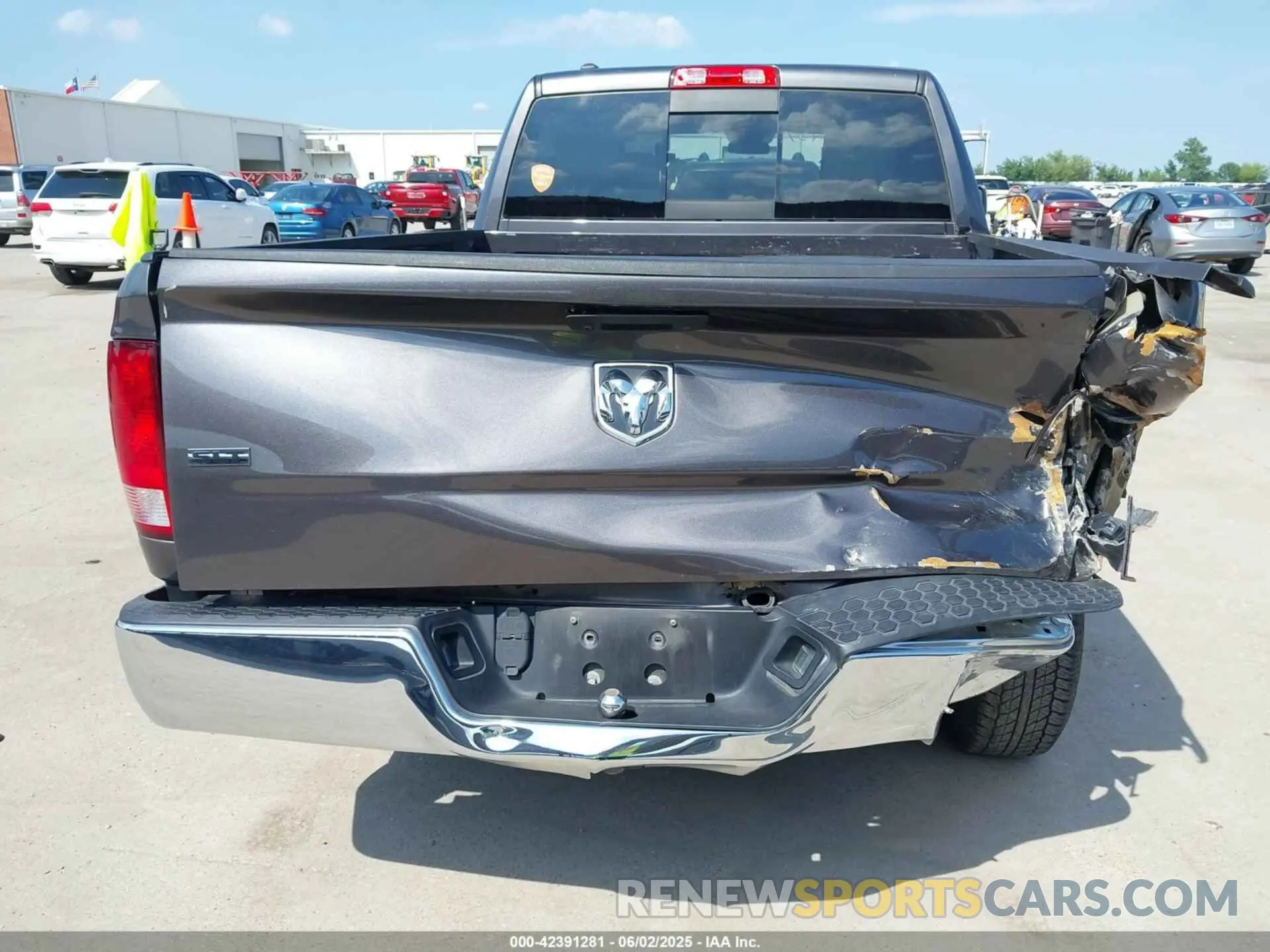 18 Photograph of a damaged car 1C6RR6TT0LS124145 RAM 1500 CLASSIC 2020