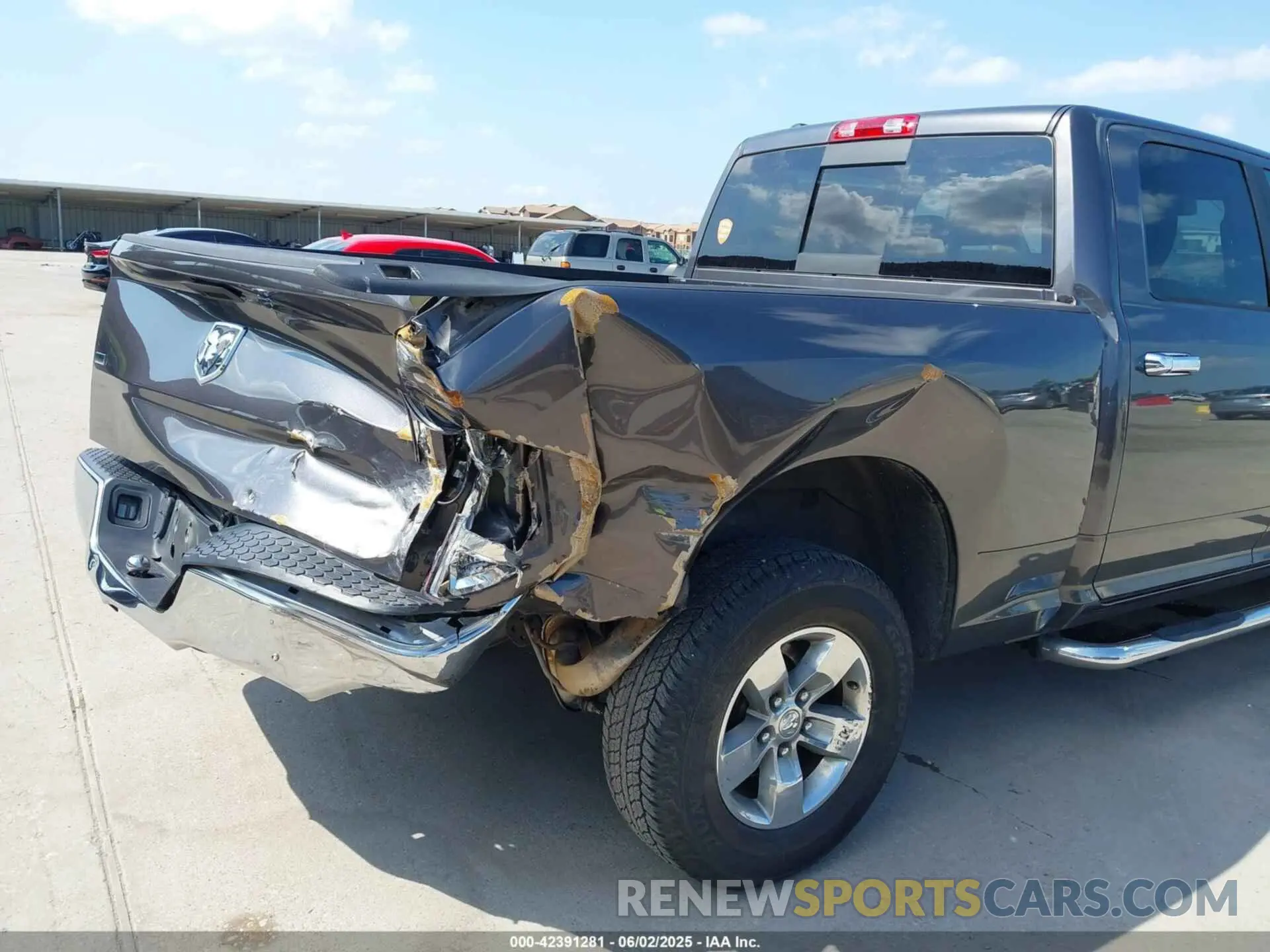 6 Photograph of a damaged car 1C6RR6TT0LS124145 RAM 1500 CLASSIC 2020