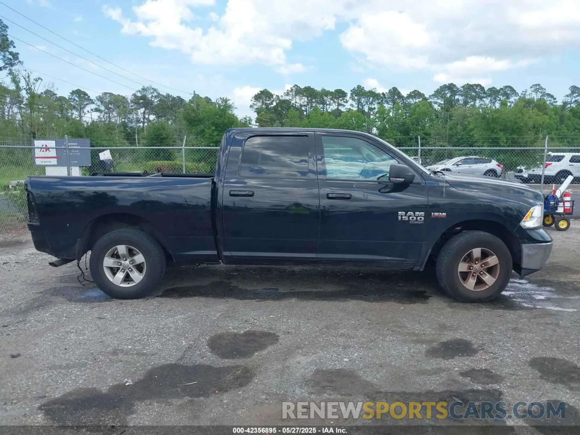 13 Photograph of a damaged car 1C6RR6TT0LS135260 RAM 1500 CLASSIC 2020