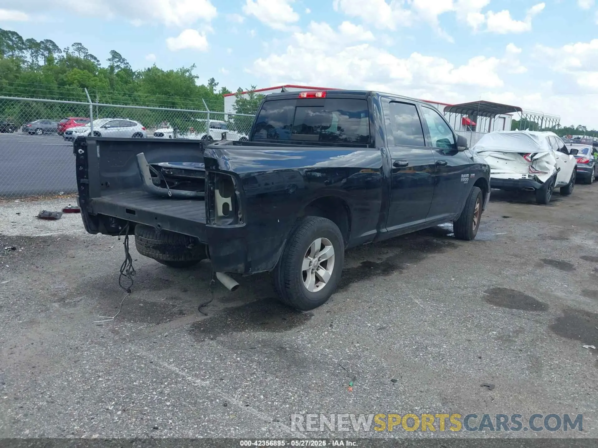 4 Photograph of a damaged car 1C6RR6TT0LS135260 RAM 1500 CLASSIC 2020