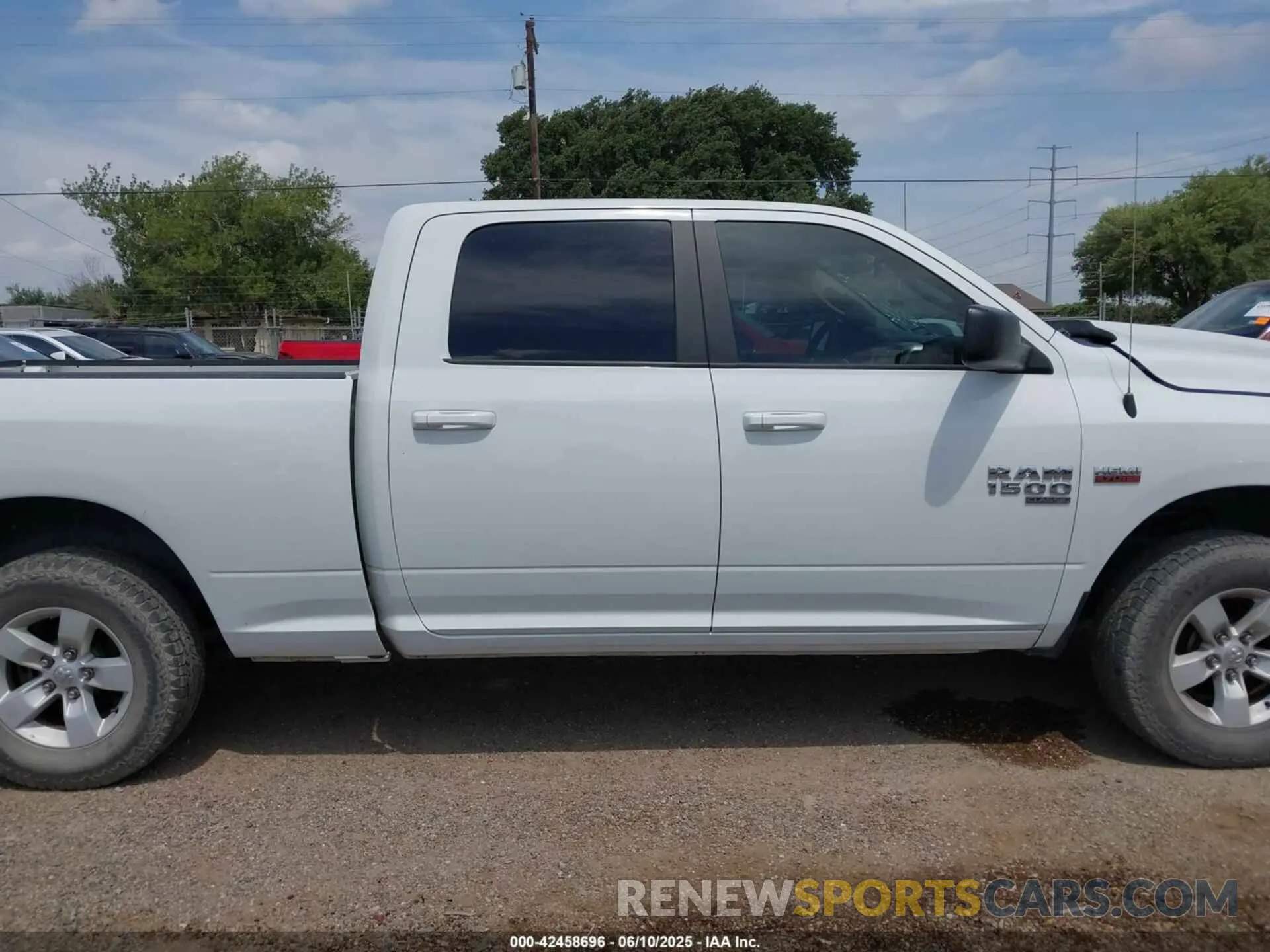 13 Photograph of a damaged car 1C6RR6TT3LS102642 RAM 1500 CLASSIC 2020