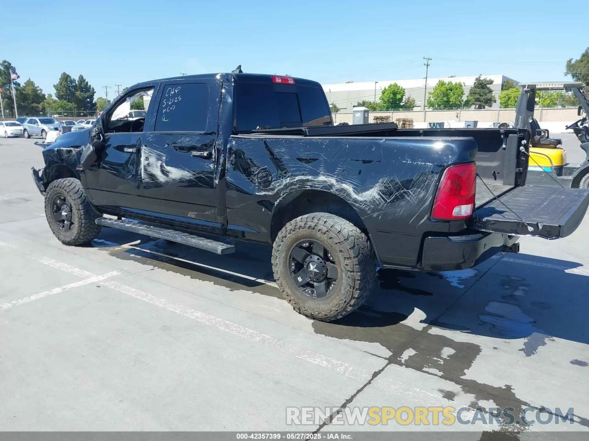3 Photograph of a damaged car 1C6RR6TT5LS133603 RAM 1500 CLASSIC 2020