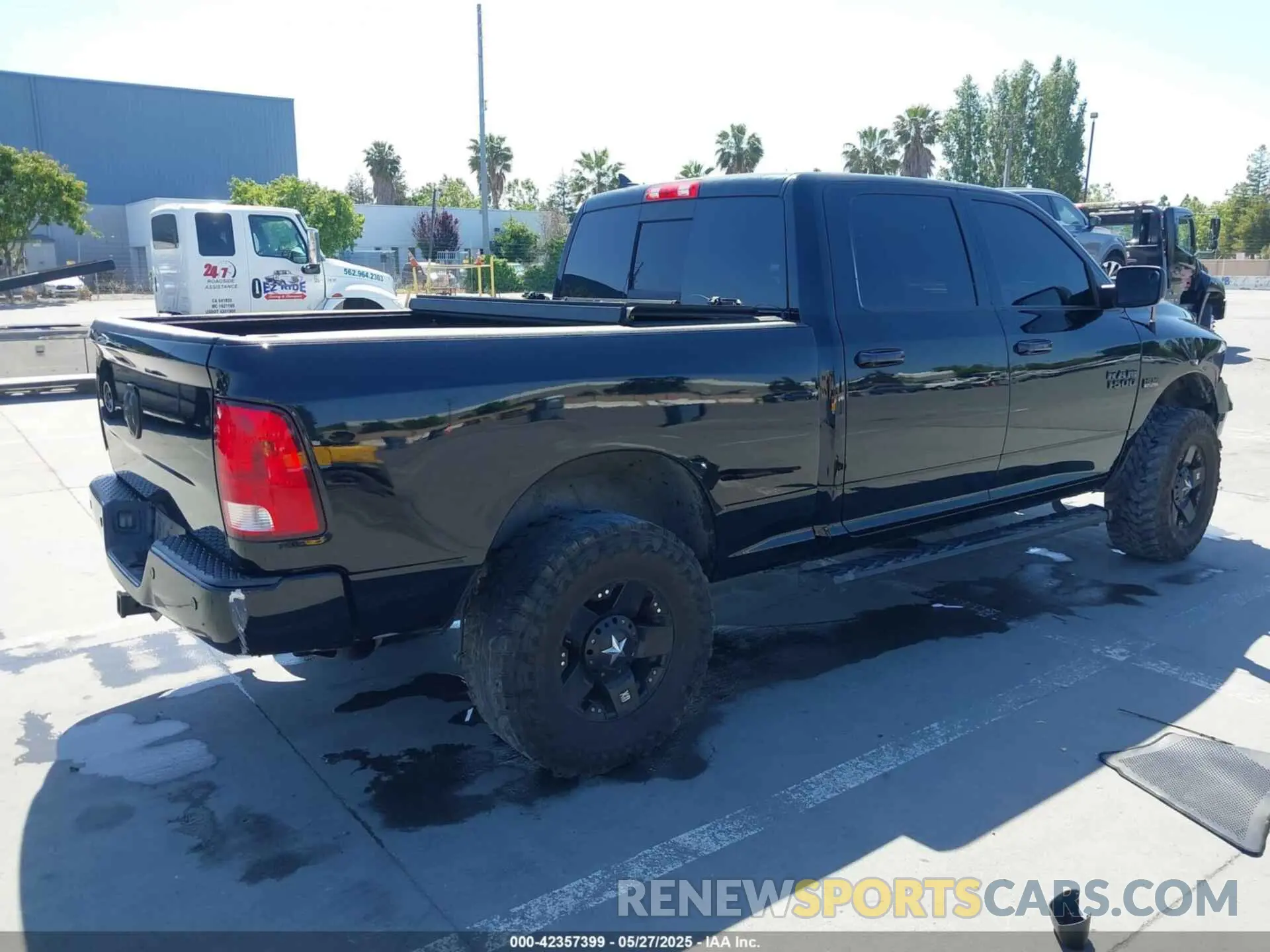 4 Photograph of a damaged car 1C6RR6TT5LS133603 RAM 1500 CLASSIC 2020