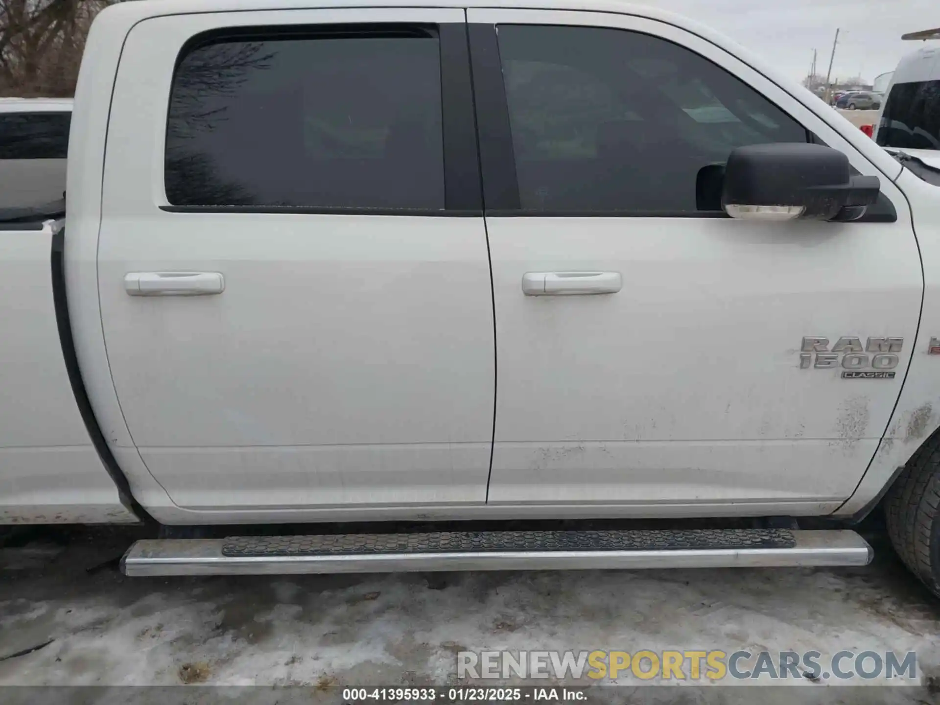 13 Photograph of a damaged car 1C6RR6TT5LS133732 RAM 1500 CLASSIC 2020