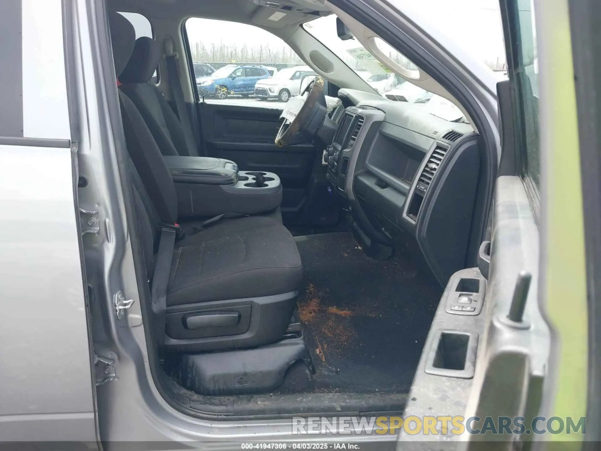 5 Photograph of a damaged car 1C6RR7FG2LS145163 RAM 1500 CLASSIC 2020