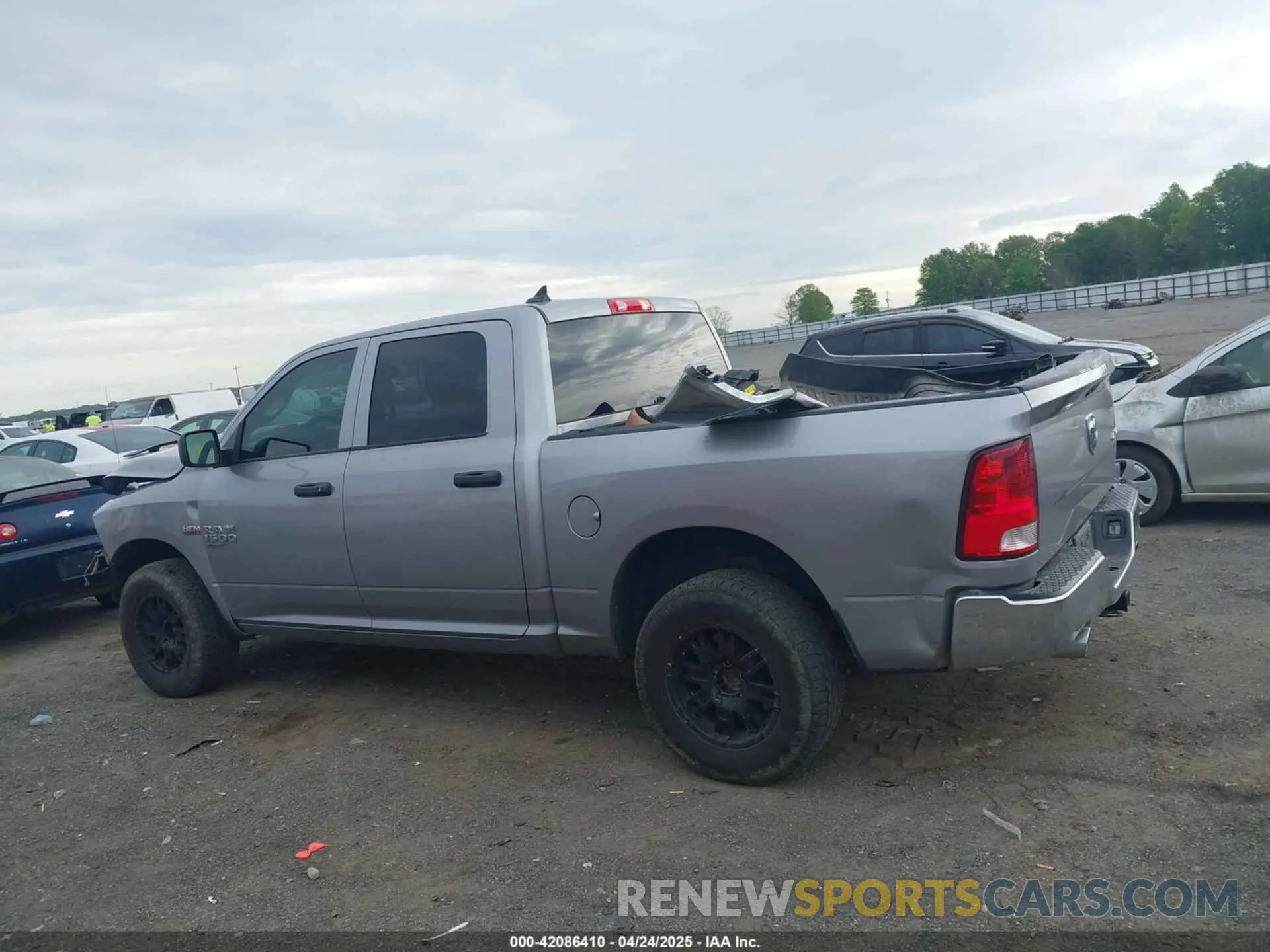 15 Photograph of a damaged car 1C6RR7KT4LS127377 RAM 1500 CLASSIC 2020