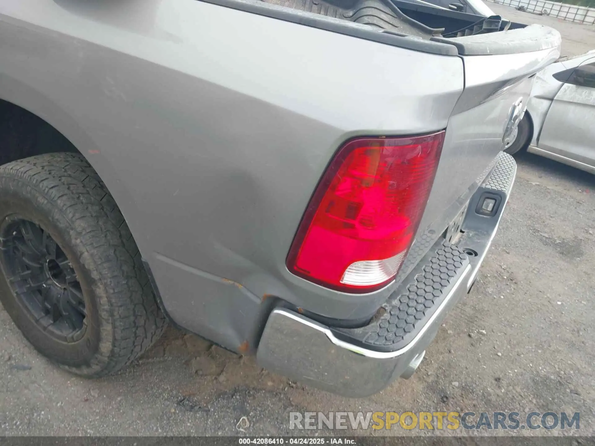 20 Photograph of a damaged car 1C6RR7KT4LS127377 RAM 1500 CLASSIC 2020