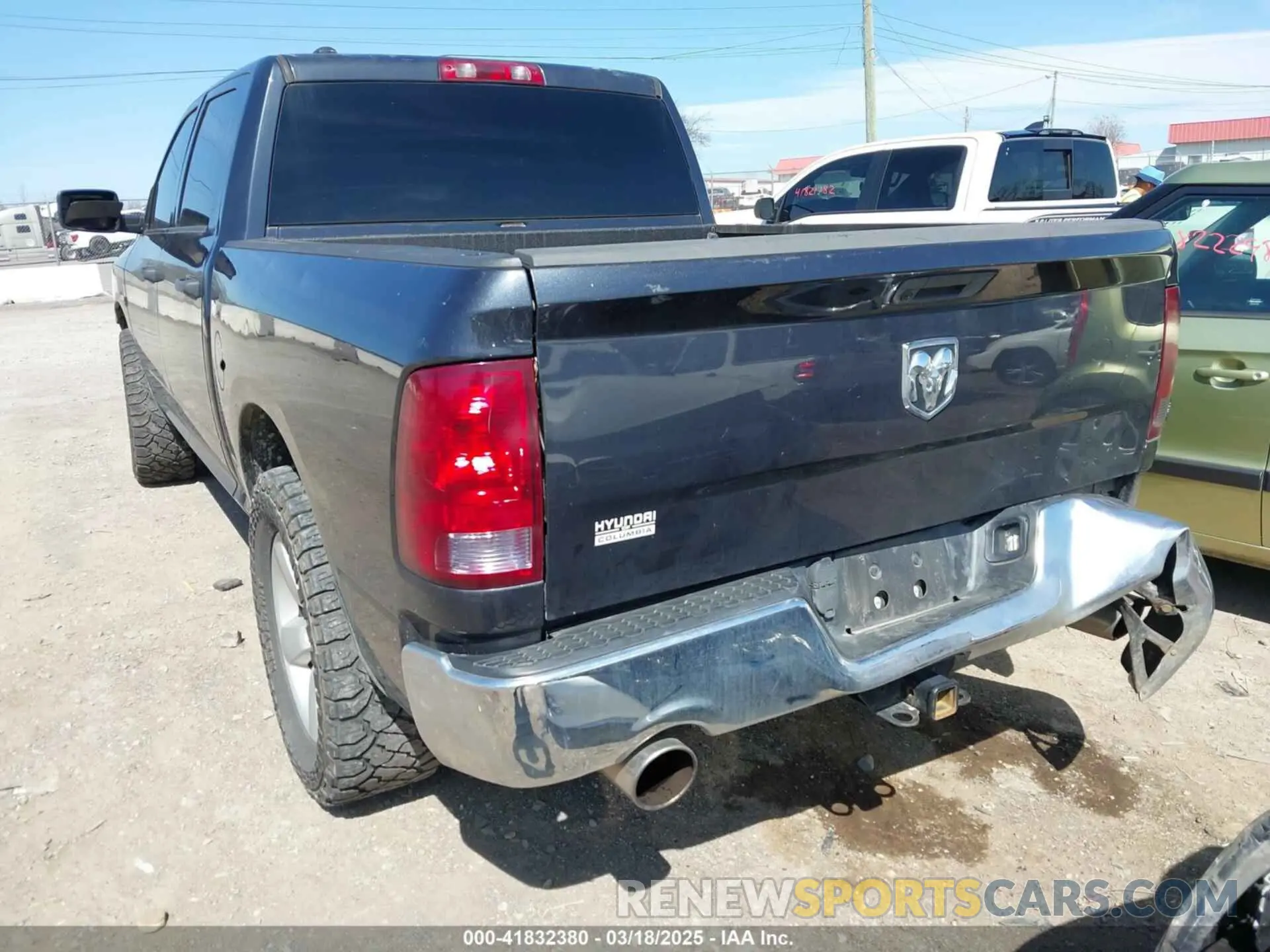3 Photograph of a damaged car 1C6RR7KT6LS154239 RAM 1500 CLASSIC 2020