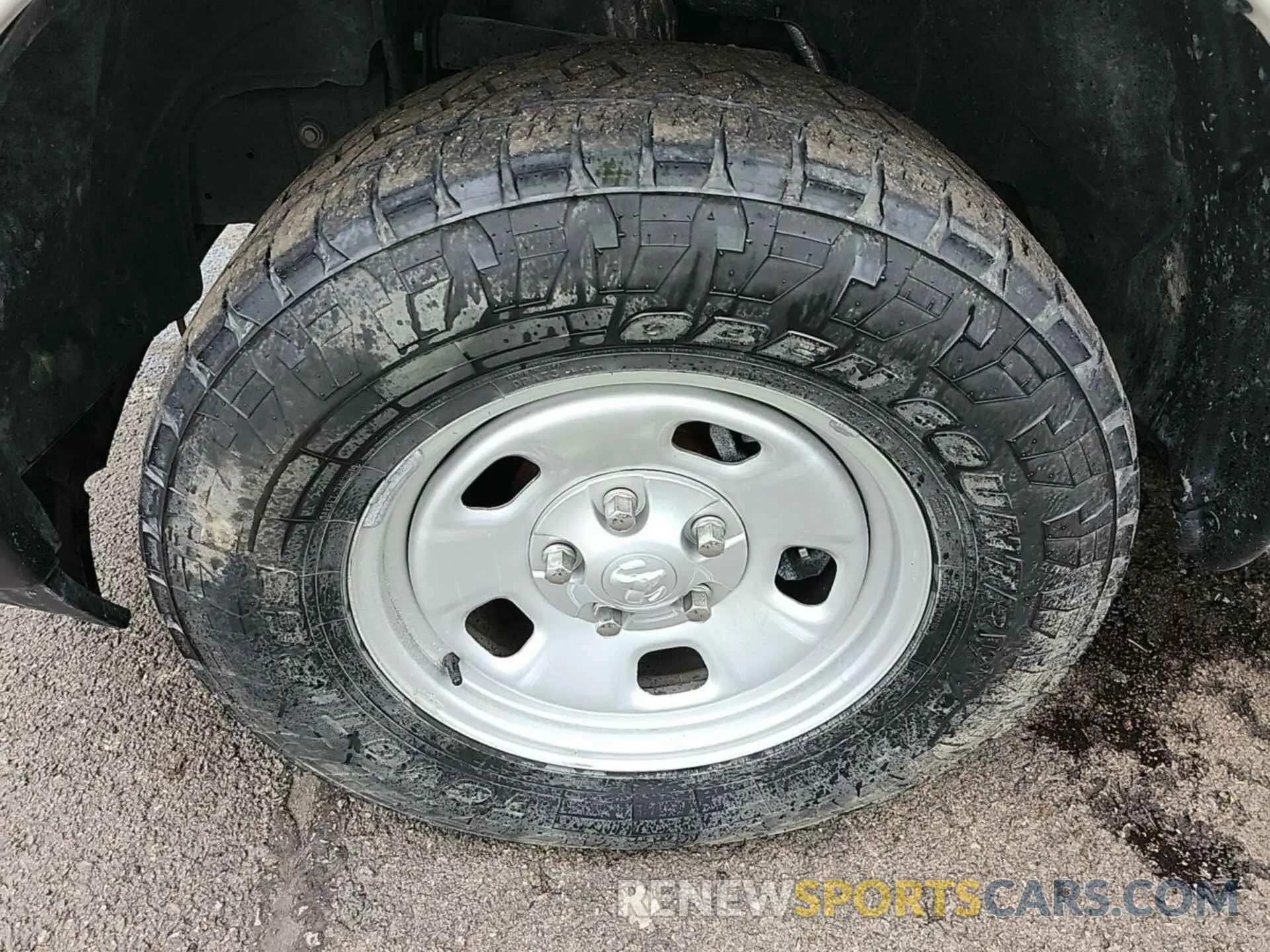 5 Photograph of a damaged car 1C6RR7KTXLS129022 RAM 1500 CLASSIC 2020
