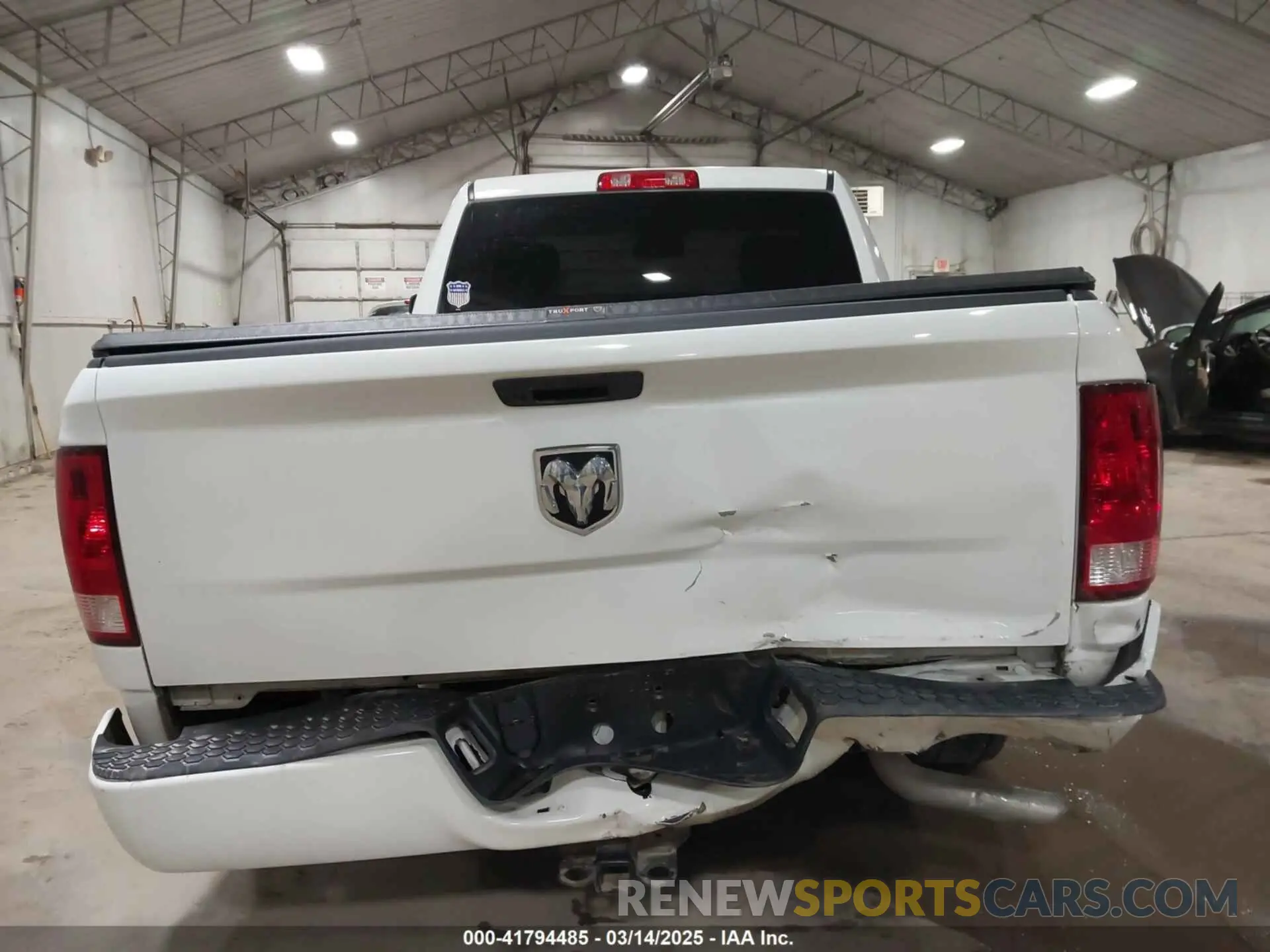 16 Photograph of a damaged car 3C6JR6AG8LG175614 RAM 1500 CLASSIC 2020