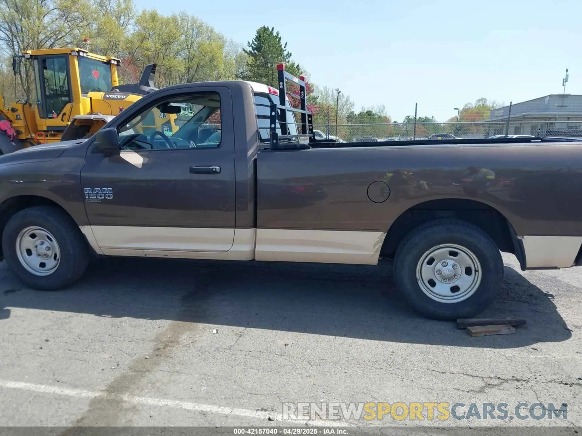14 Photograph of a damaged car 3C6JR6DG4LG133162 RAM 1500 CLASSIC 2020