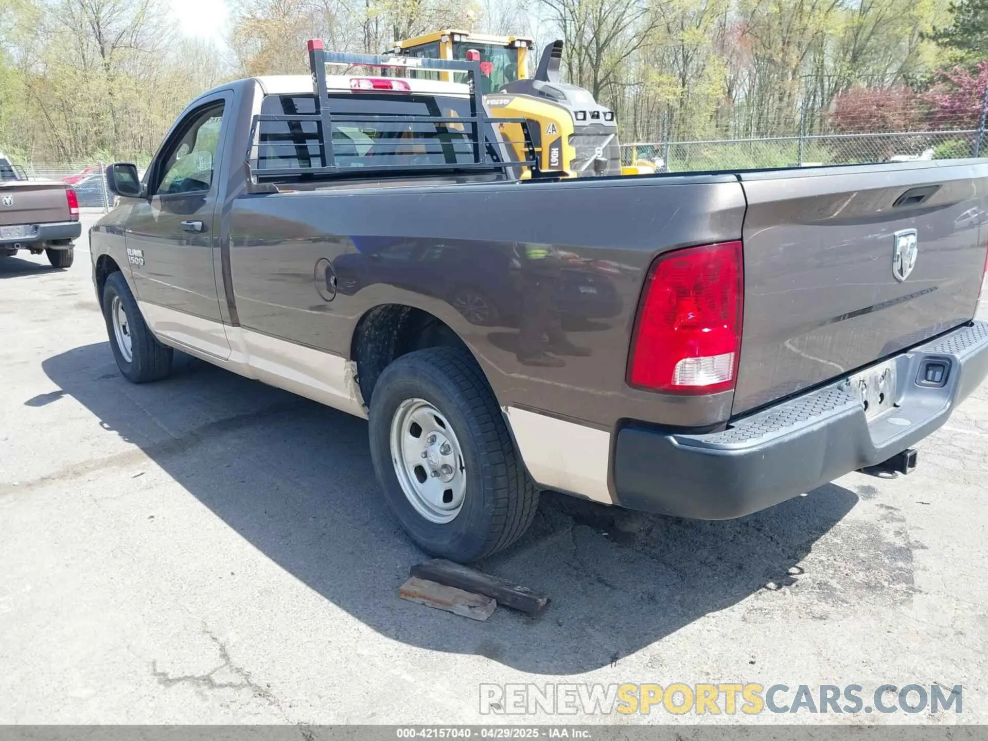3 Photograph of a damaged car 3C6JR6DG4LG133162 RAM 1500 CLASSIC 2020