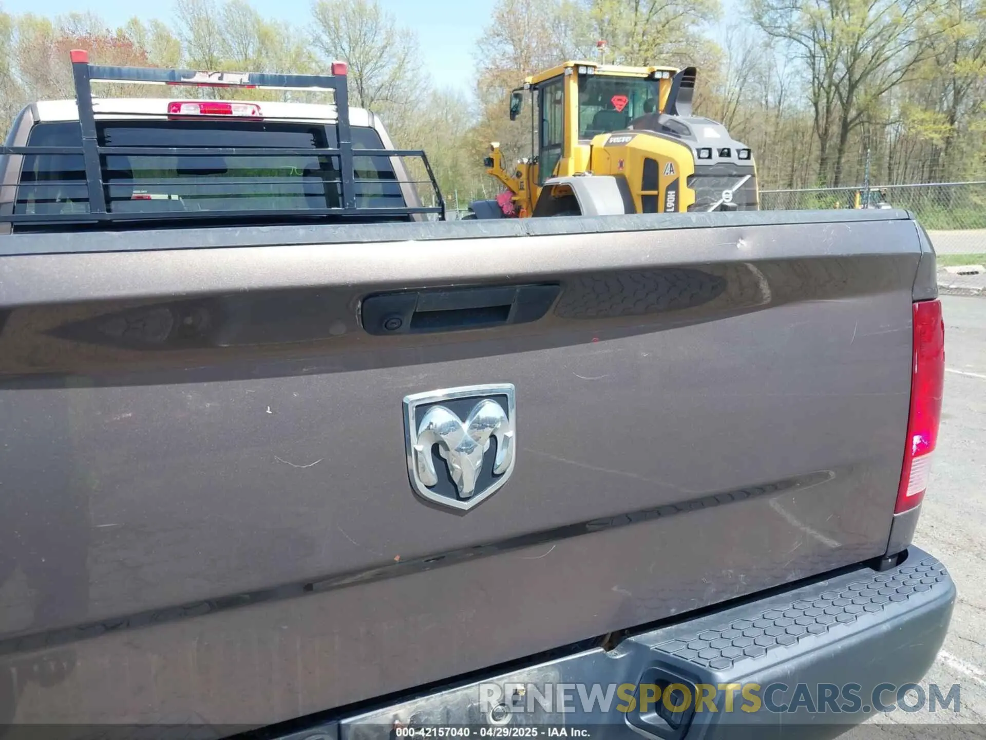 6 Photograph of a damaged car 3C6JR6DG4LG133162 RAM 1500 CLASSIC 2020