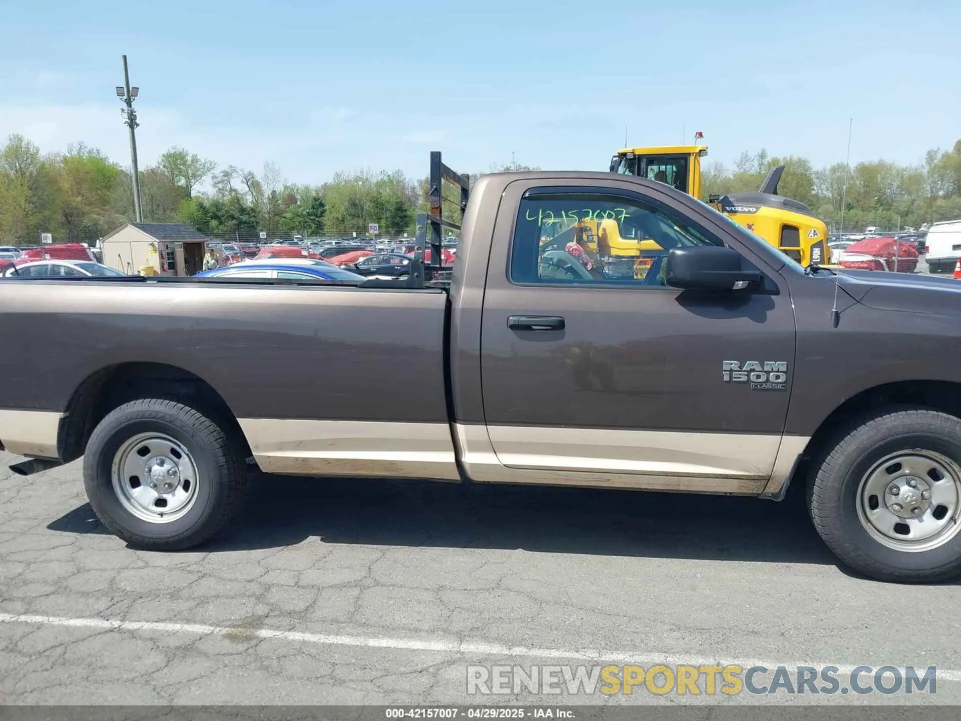 13 Photograph of a damaged car 3C6JR6DG5LG133073 RAM 1500 CLASSIC 2020