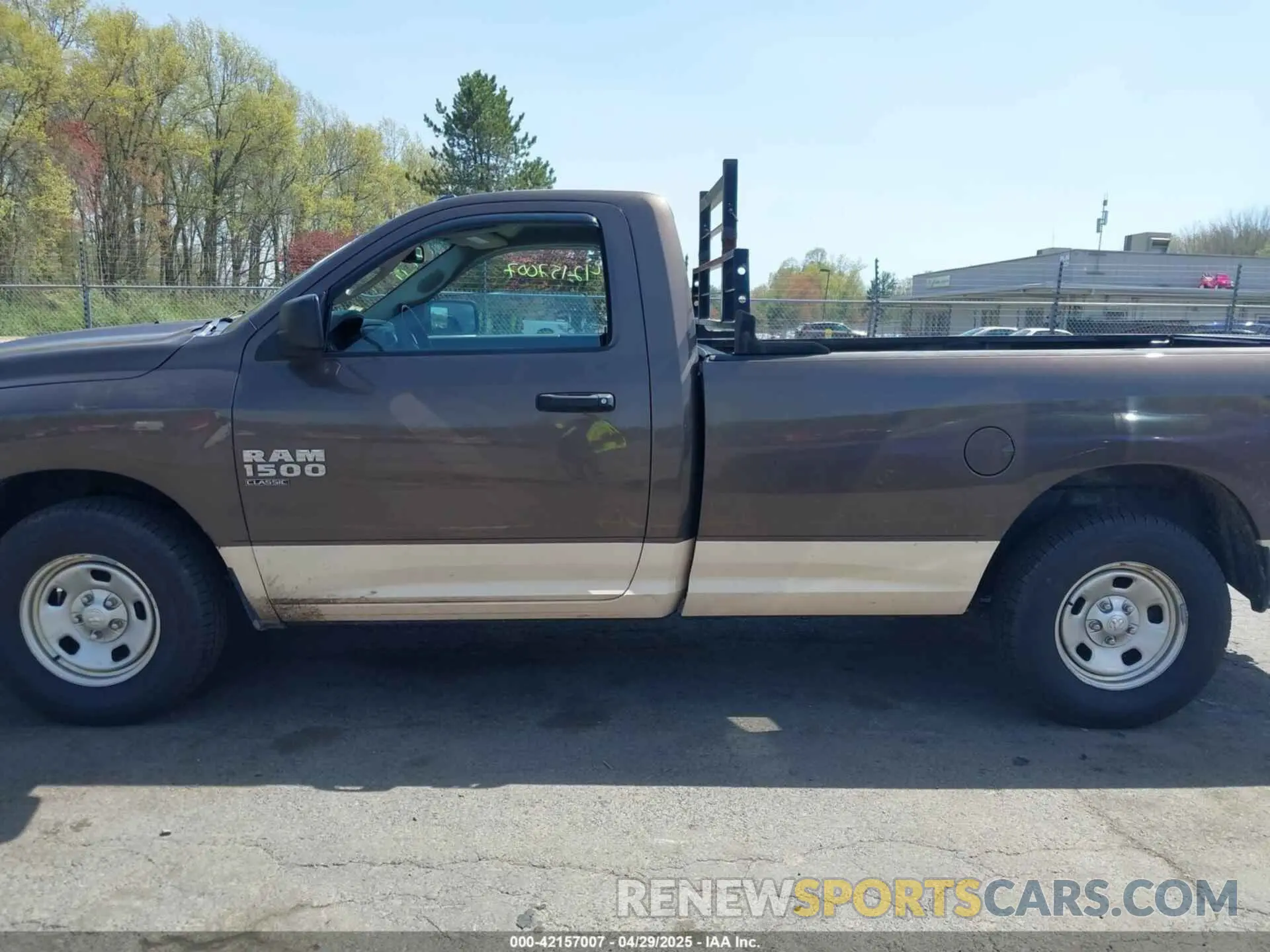 14 Photograph of a damaged car 3C6JR6DG5LG133073 RAM 1500 CLASSIC 2020