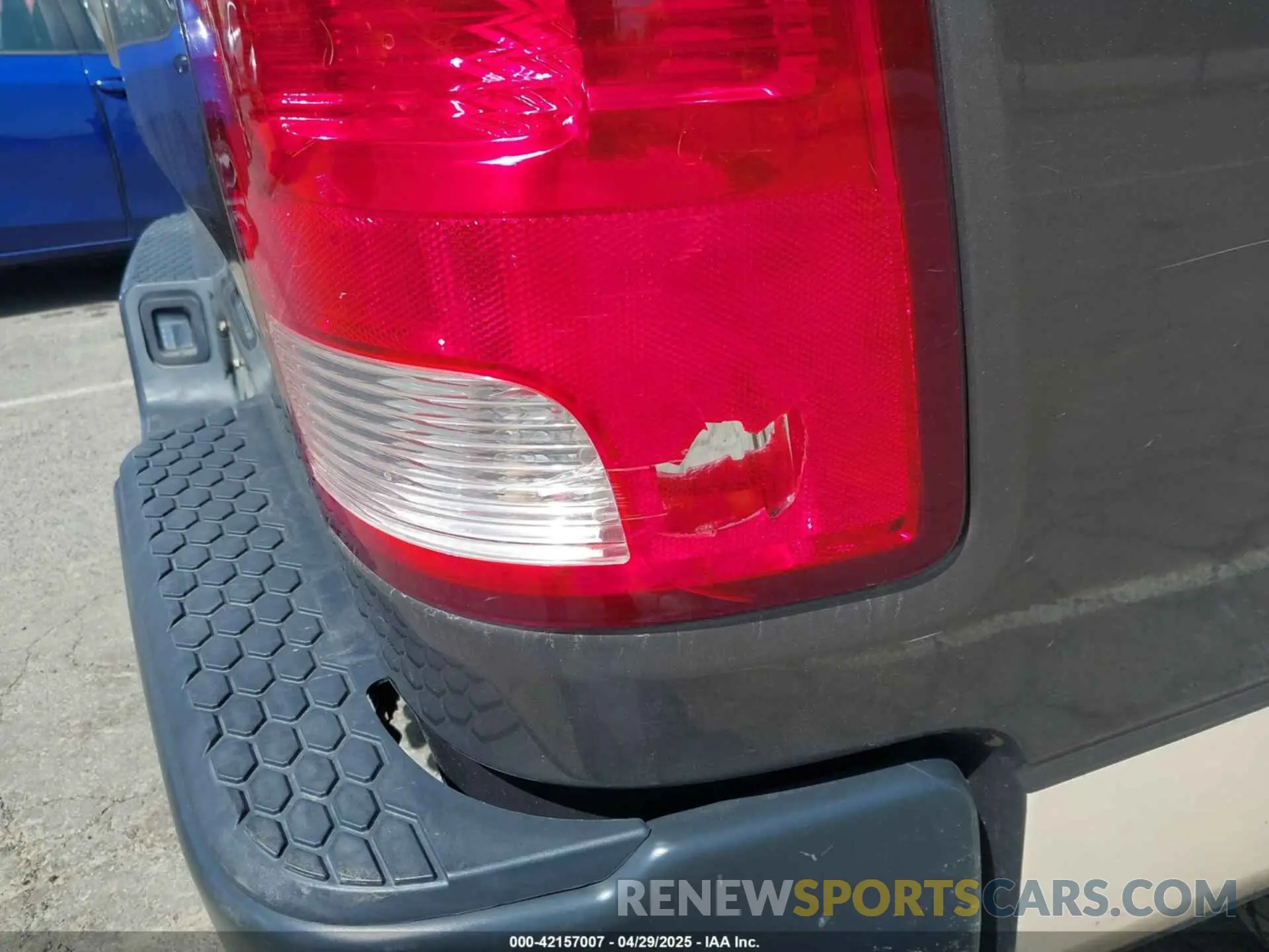 17 Photograph of a damaged car 3C6JR6DG5LG133073 RAM 1500 CLASSIC 2020