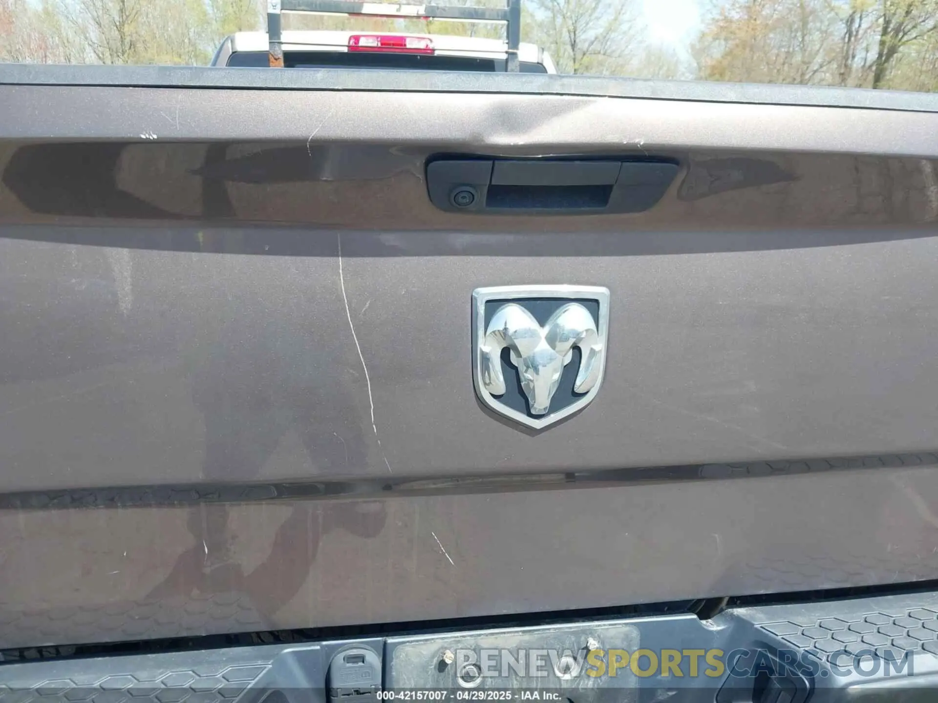 6 Photograph of a damaged car 3C6JR6DG5LG133073 RAM 1500 CLASSIC 2020