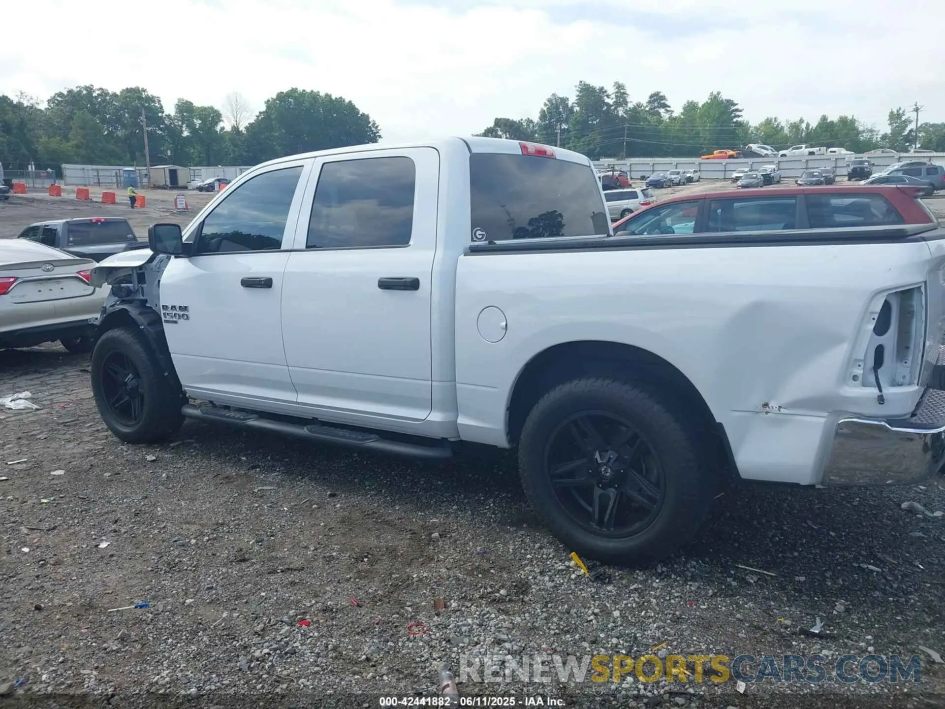 15 Photograph of a damaged car 3C6RR6KG4LG128081 RAM 1500 CLASSIC 2020