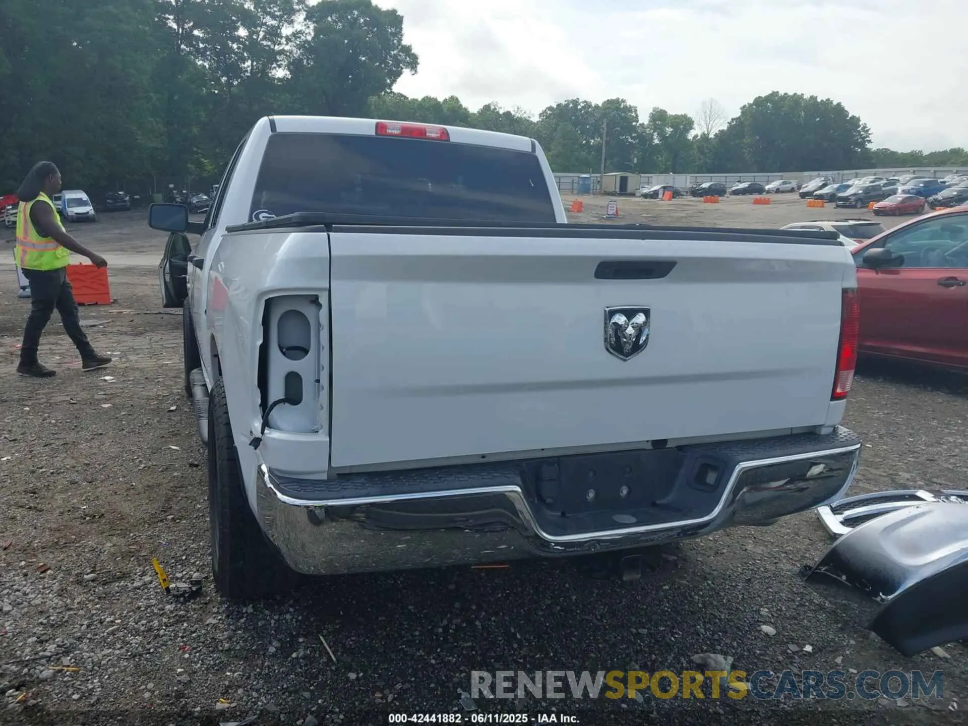17 Photograph of a damaged car 3C6RR6KG4LG128081 RAM 1500 CLASSIC 2020