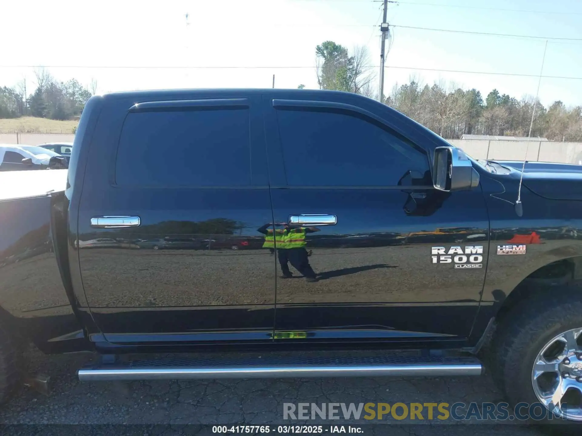 14 Photograph of a damaged car 3C6RR6KT2LG224661 RAM 1500 CLASSIC 2020