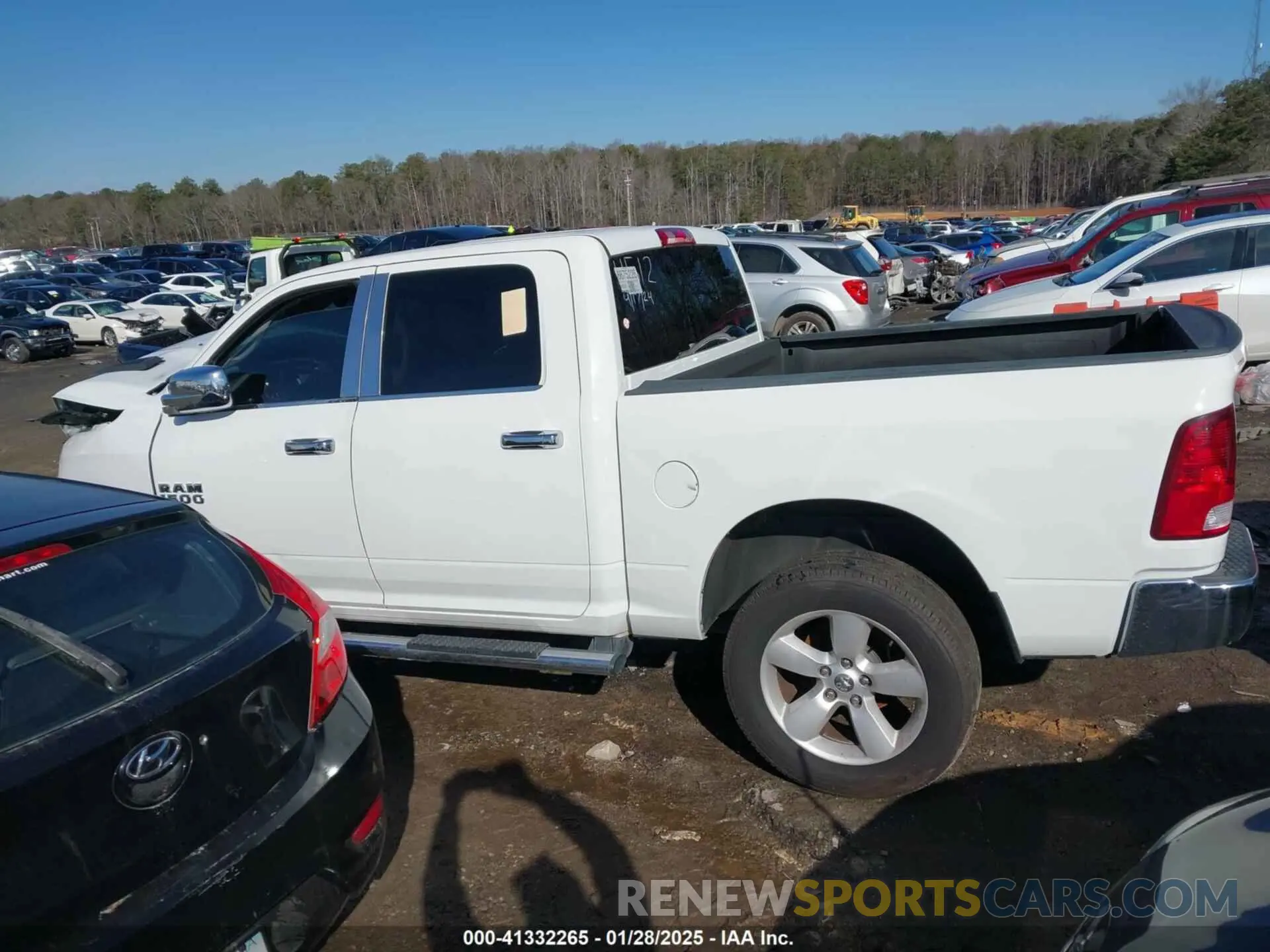 15 Photograph of a damaged car 3C6RR7KG5LG134512 RAM 1500 CLASSIC 2020
