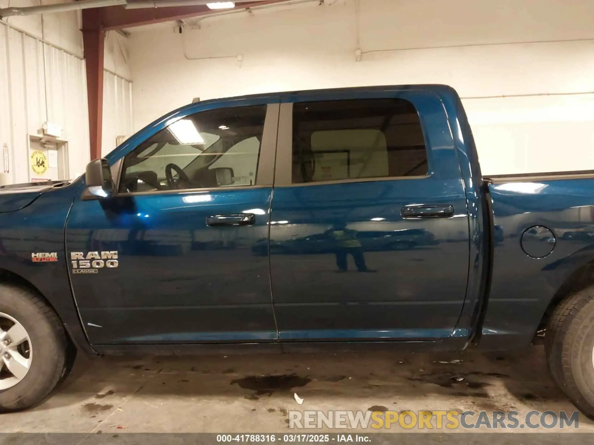 15 Photograph of a damaged car 3C6RR7LT5LG152505 RAM 1500 CLASSIC 2020