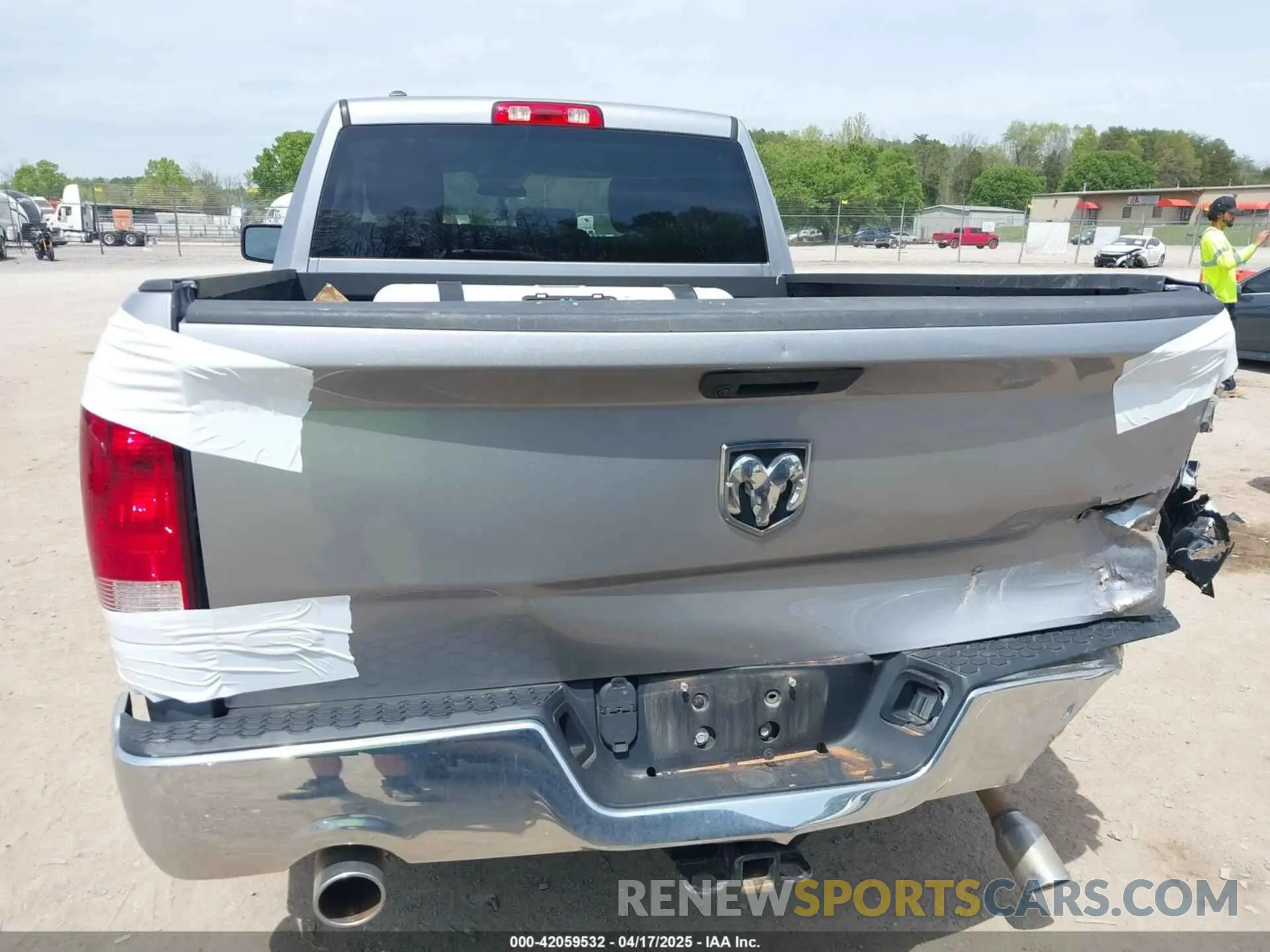 16 Photograph of a damaged car 1C6RR6FT0MS515437 RAM 1500 CLASSIC 2021