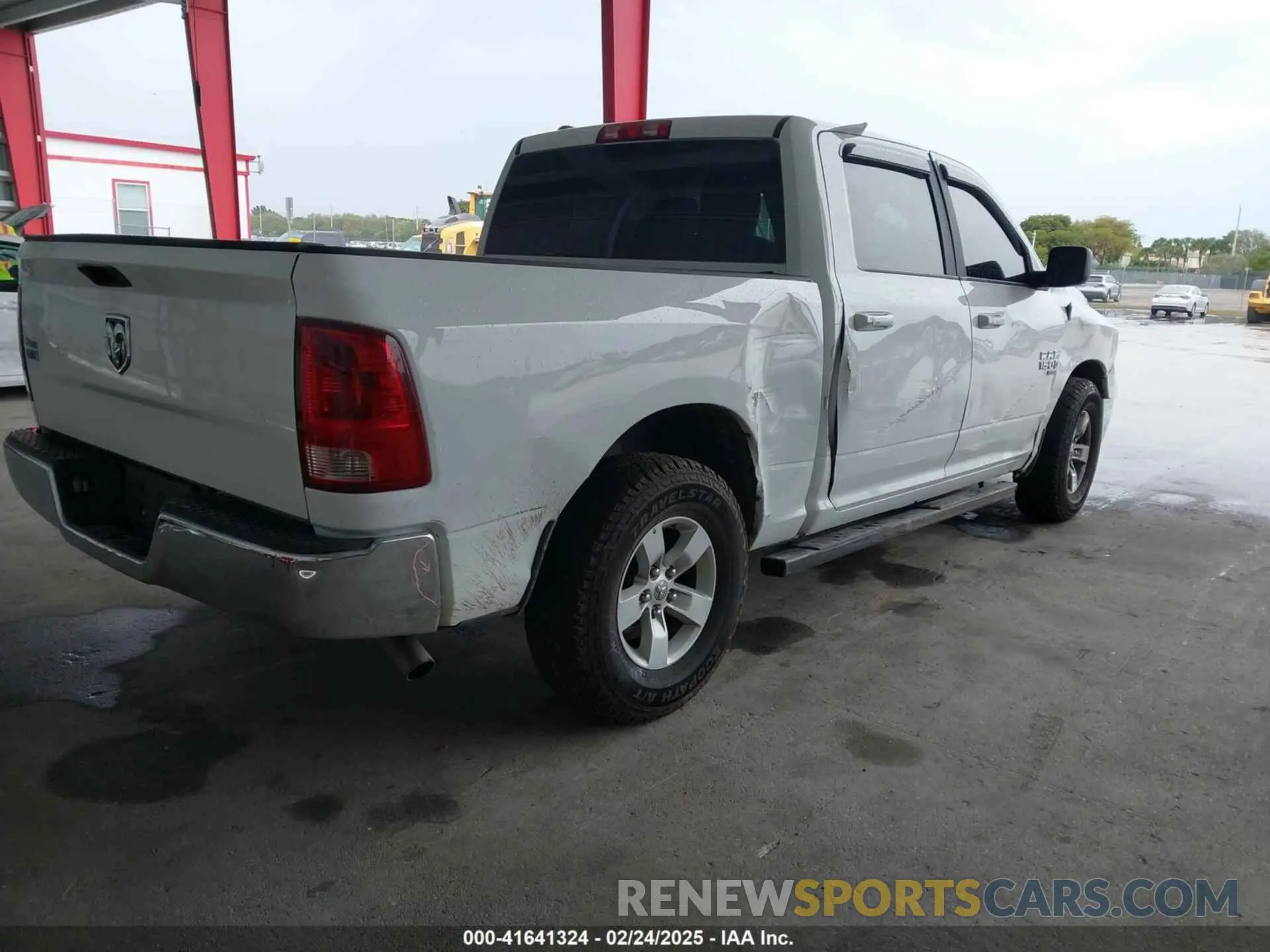 4 Photograph of a damaged car 1C6RR6LG0MS533587 RAM 1500 CLASSIC 2021