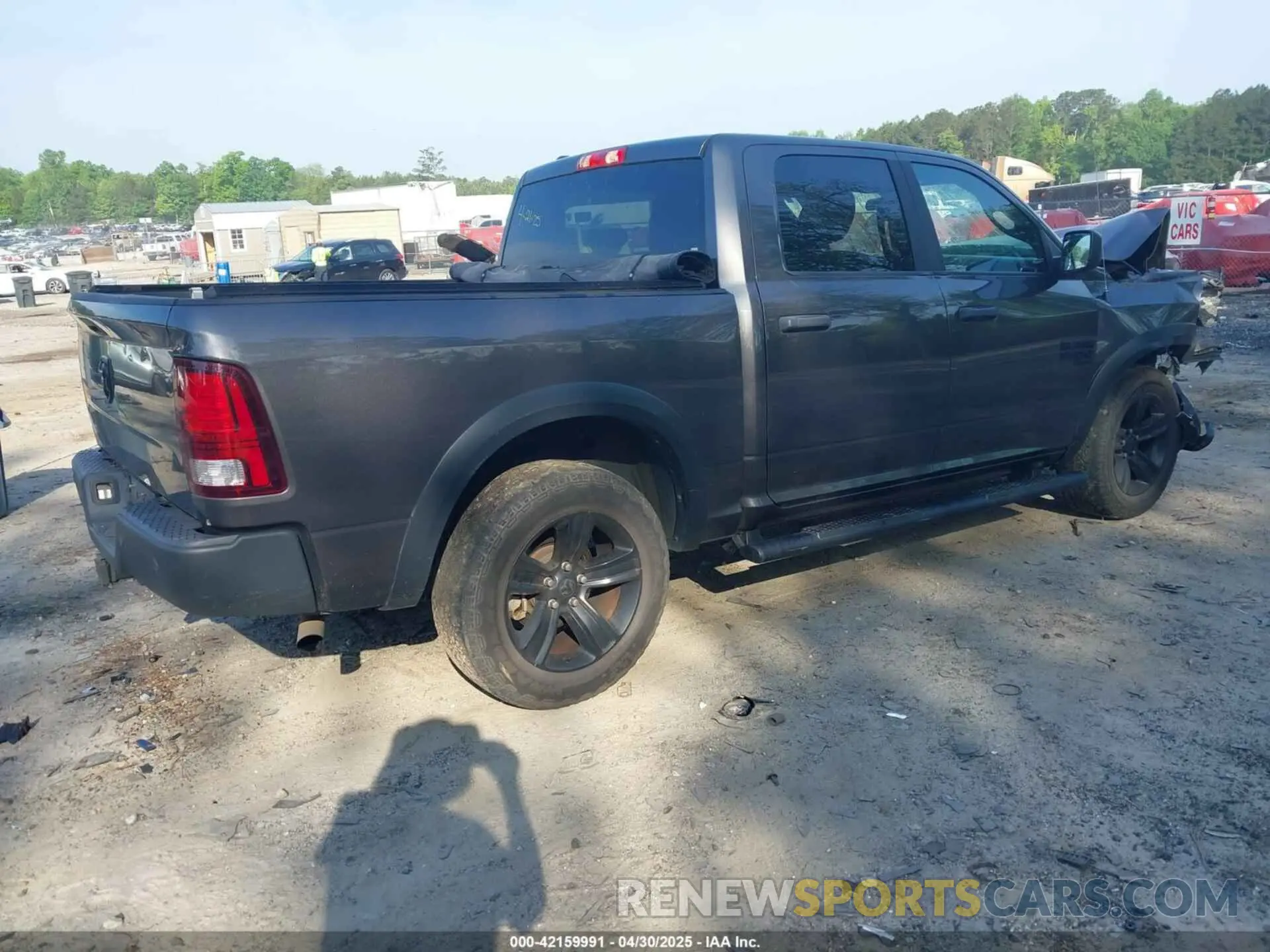 4 Photograph of a damaged car 1C6RR6LG5MS508684 RAM 1500 CLASSIC 2021