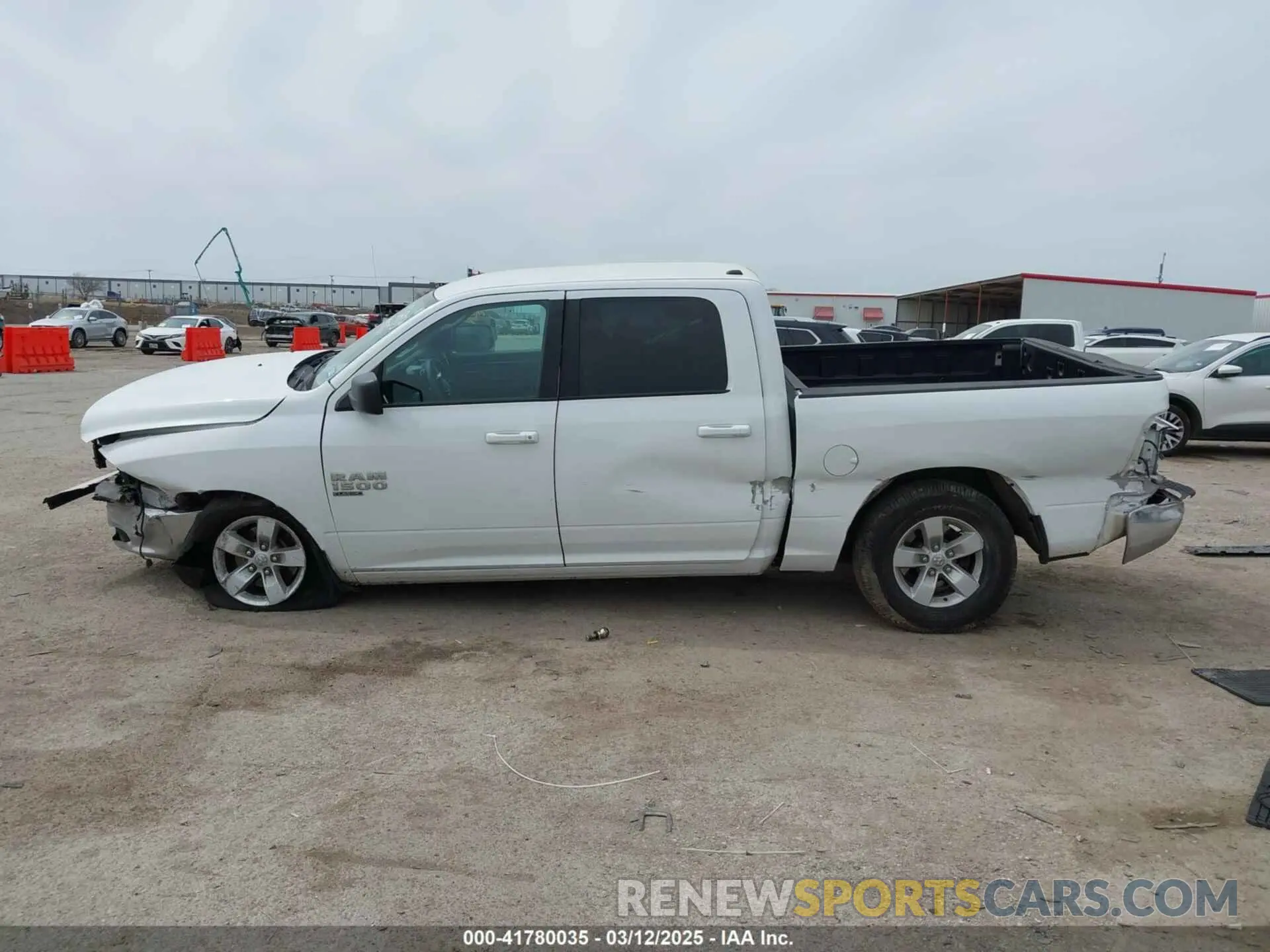 14 Photograph of a damaged car 1C6RR6LGXMS539333 RAM 1500 CLASSIC 2021