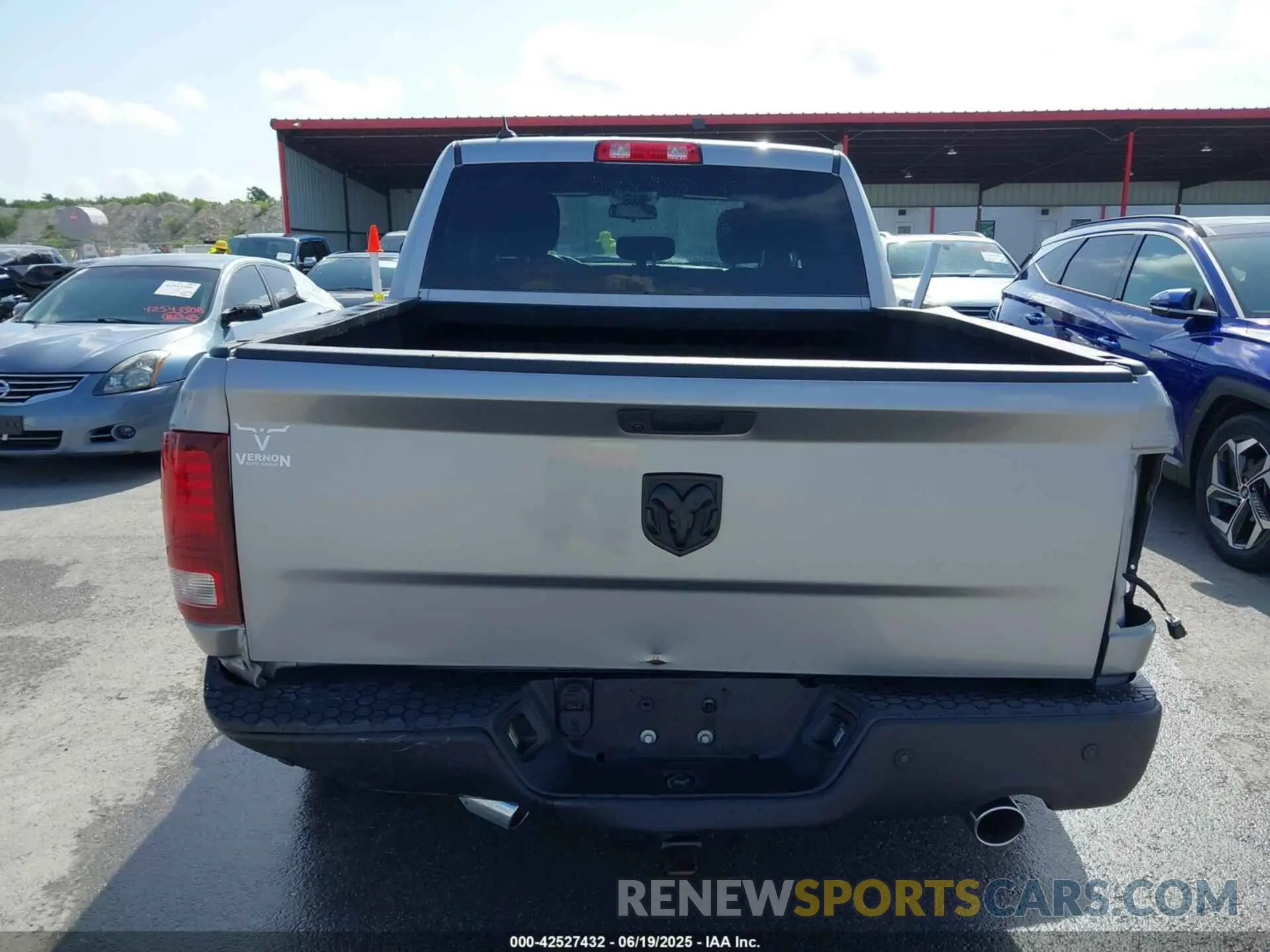 17 Photograph of a damaged car 1C6RR6LT4MS544735 RAM 1500 CLASSIC 2021