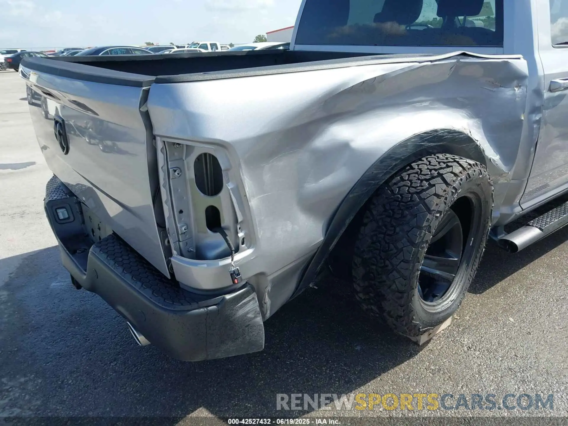 18 Photograph of a damaged car 1C6RR6LT4MS544735 RAM 1500 CLASSIC 2021