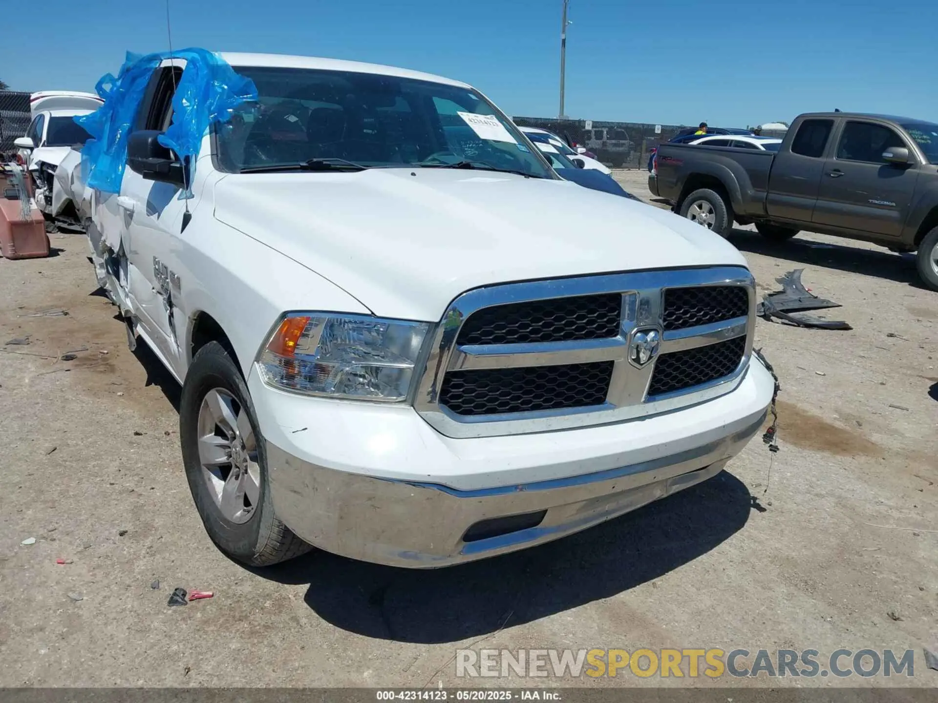 1 Photograph of a damaged car 1C6RR6TTXMS517345 RAM 1500 CLASSIC 2021