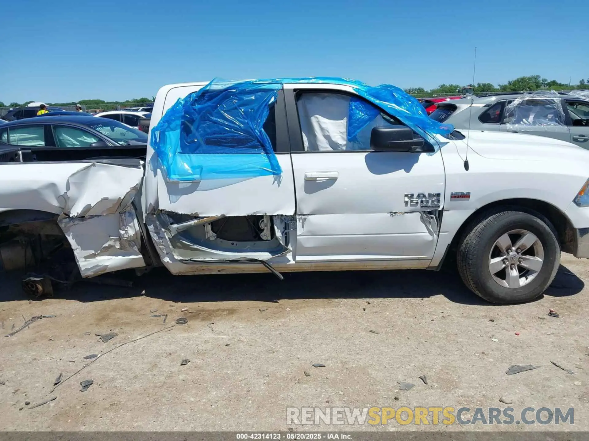 13 Photograph of a damaged car 1C6RR6TTXMS517345 RAM 1500 CLASSIC 2021