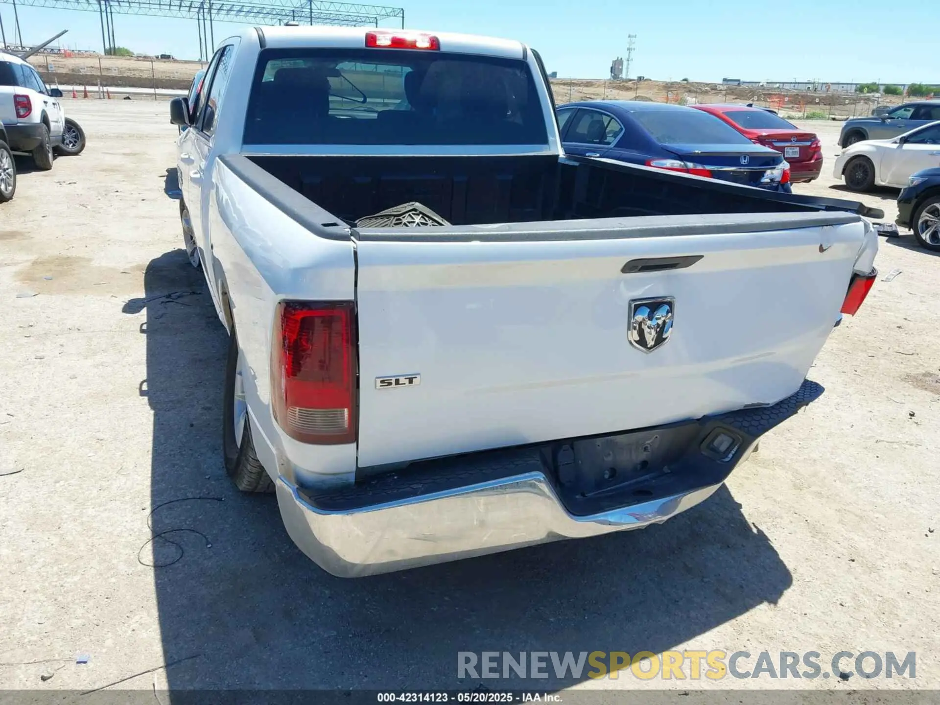 3 Photograph of a damaged car 1C6RR6TTXMS517345 RAM 1500 CLASSIC 2021