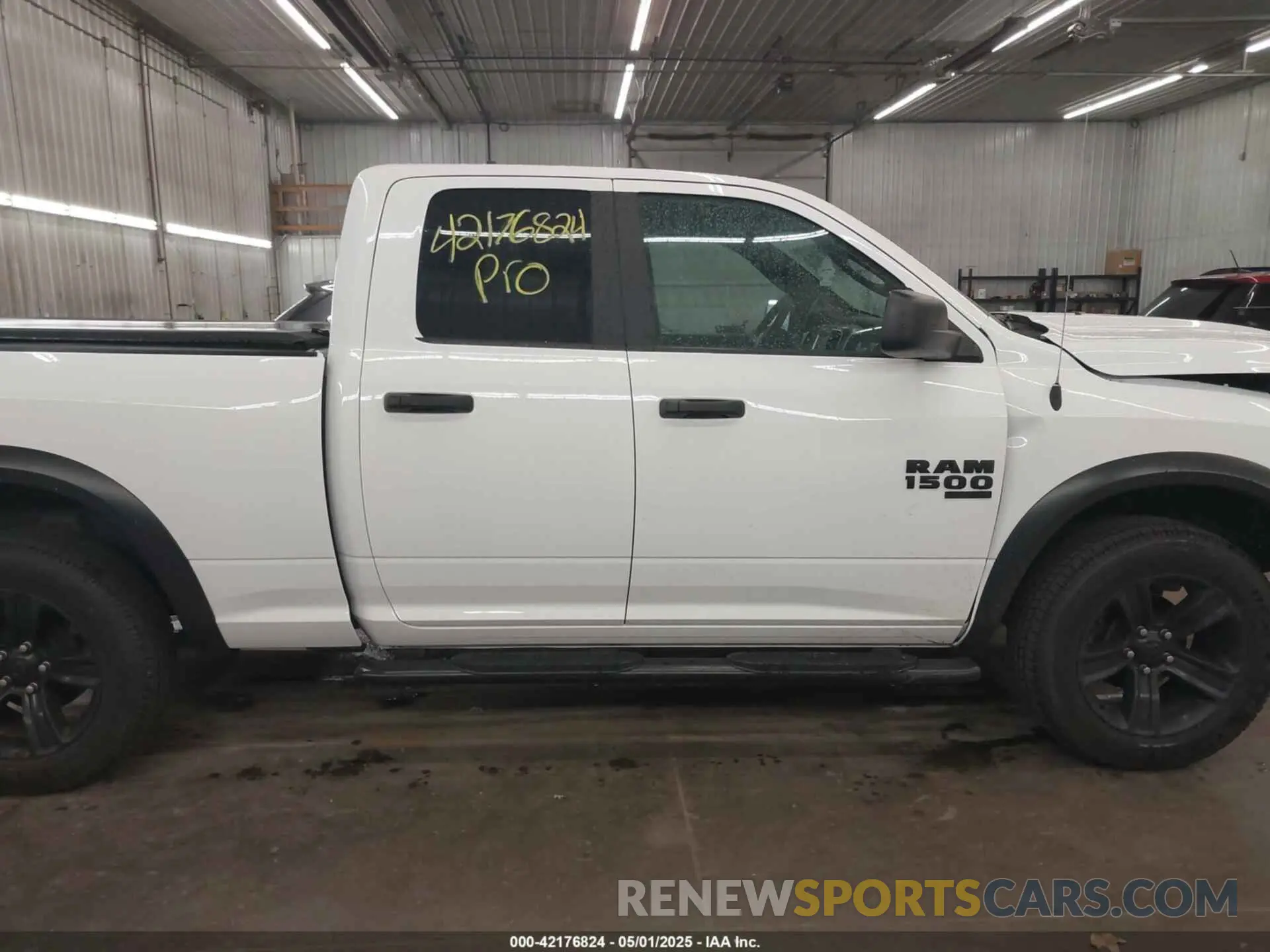 14 Photograph of a damaged car 1C6RR7GG0MS577475 RAM 1500 CLASSIC 2021