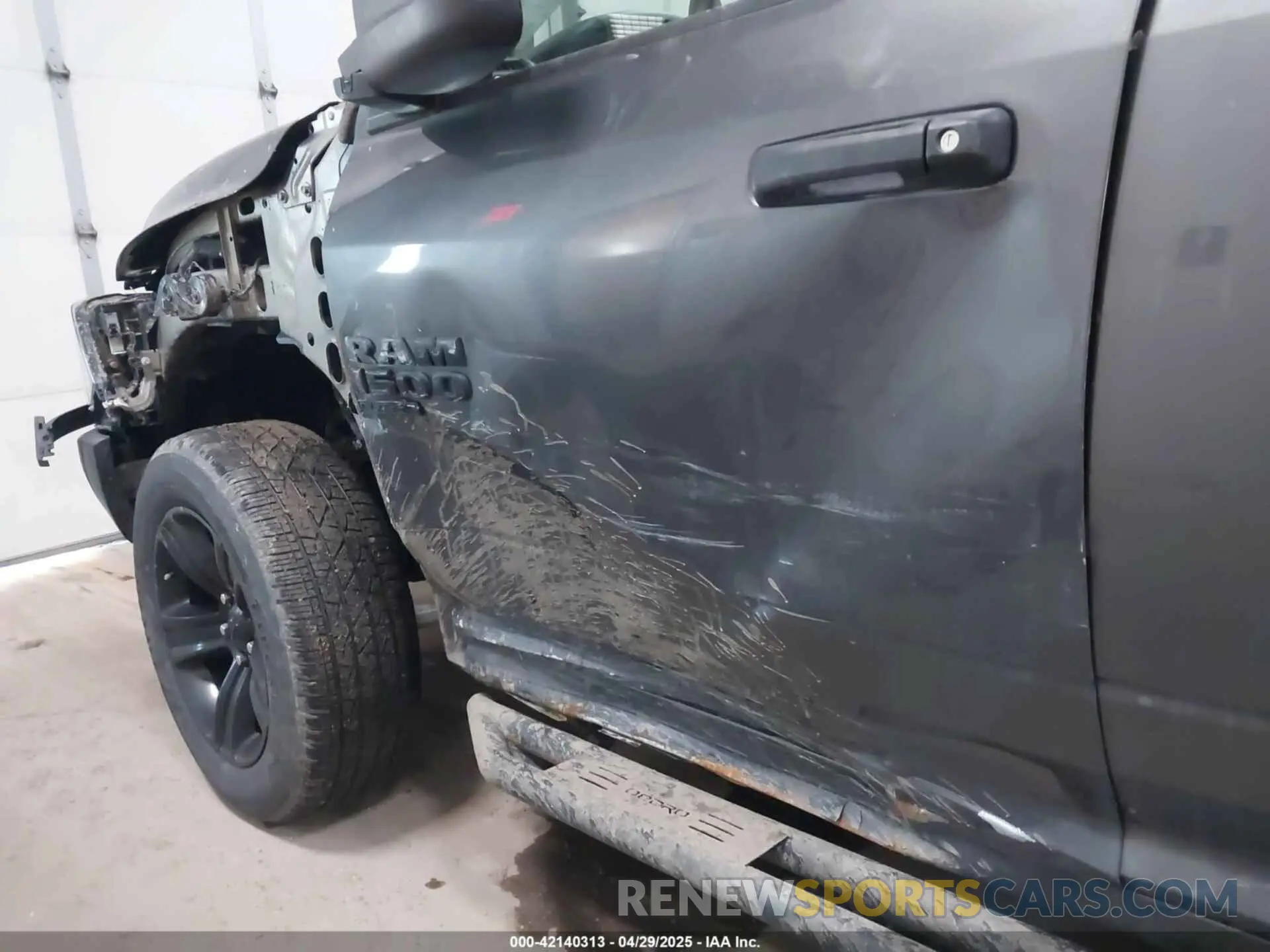 18 Photograph of a damaged car 1C6RR7GG6MS510833 RAM 1500 CLASSIC 2021