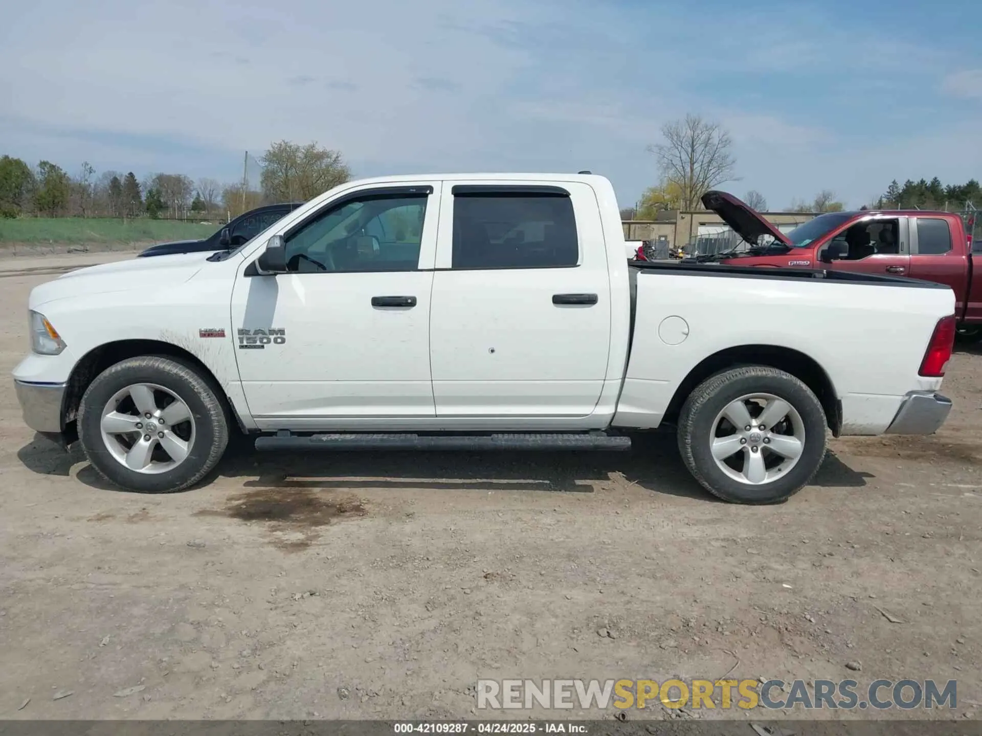 14 Photograph of a damaged car 1C6RR7KT7MS572861 RAM 1500 CLASSIC 2021