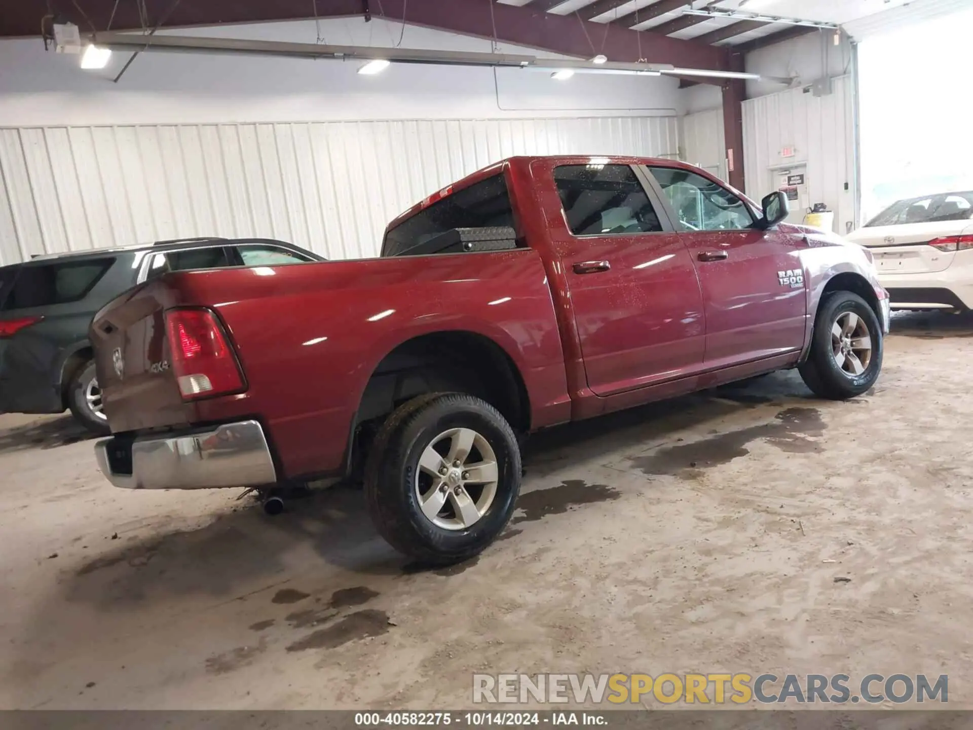 4 Photograph of a damaged car 1C6RR7LG4MS536031 RAM 1500 CLASSIC 2021