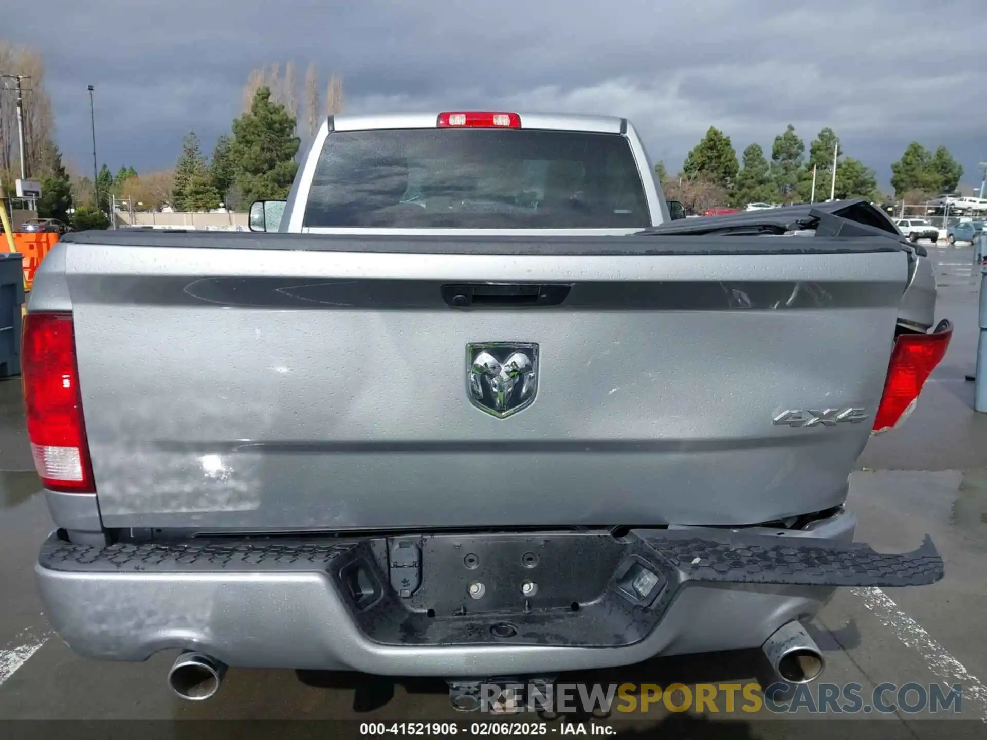 16 Photograph of a damaged car 3C6JR7AT0MG669681 RAM 1500 CLASSIC 2021